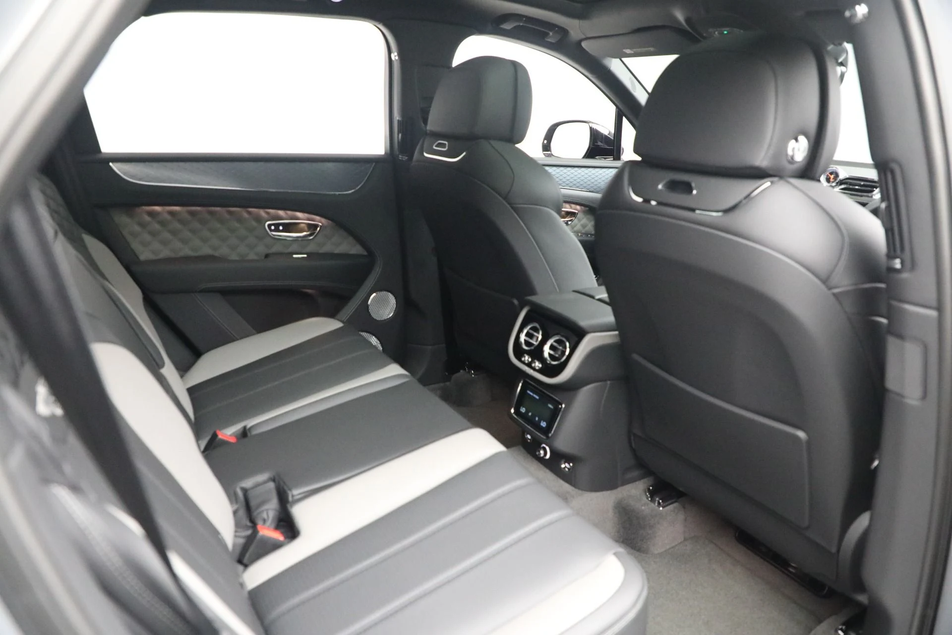 mph028_393928173_New_2024_Bentley_Bentayga_S_V8_dfa4531dbc