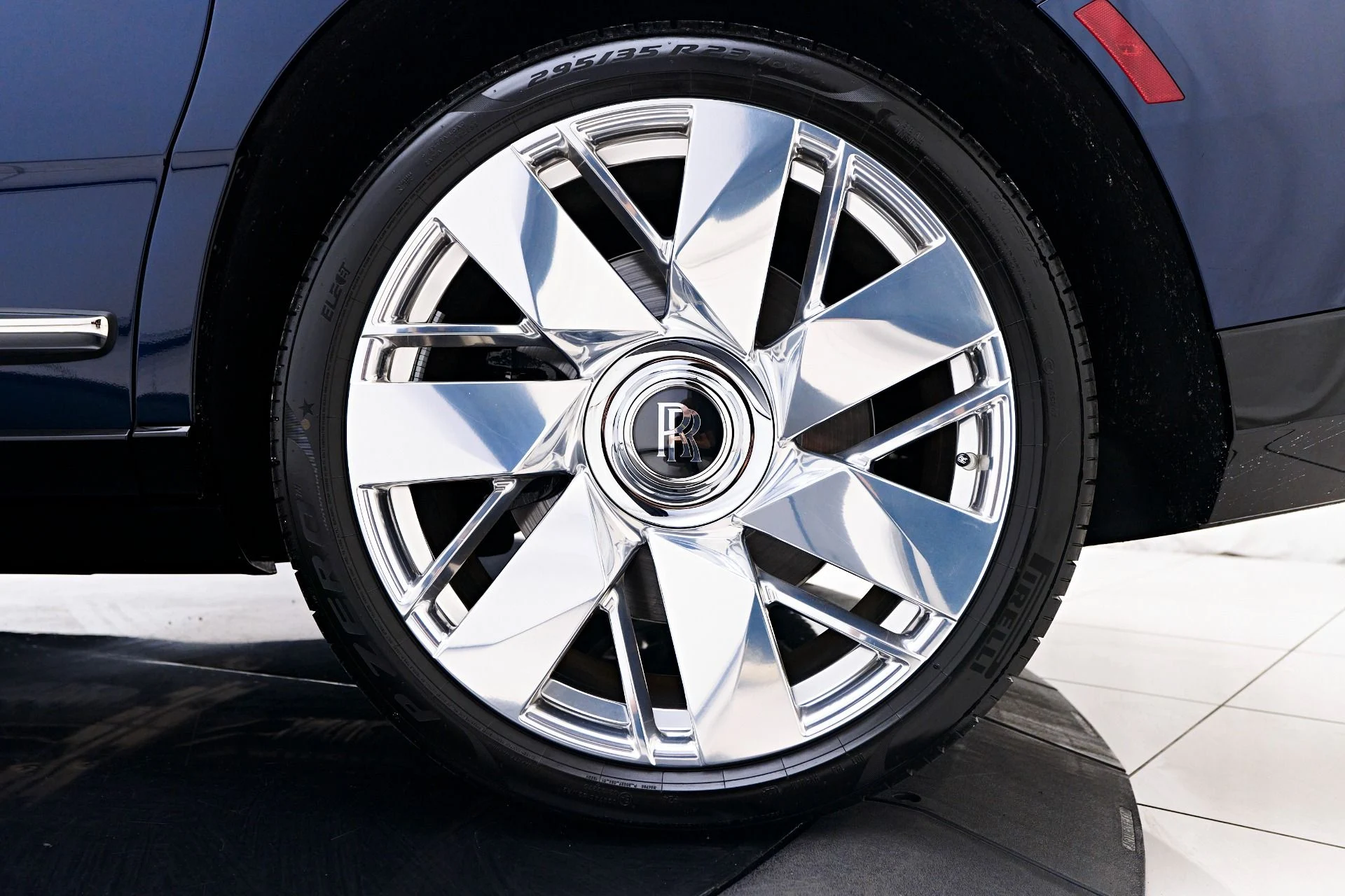 mph028_394595754_Used_2025_Rolls_Royce_Cullinan_Base_1755895153_ac491969ae