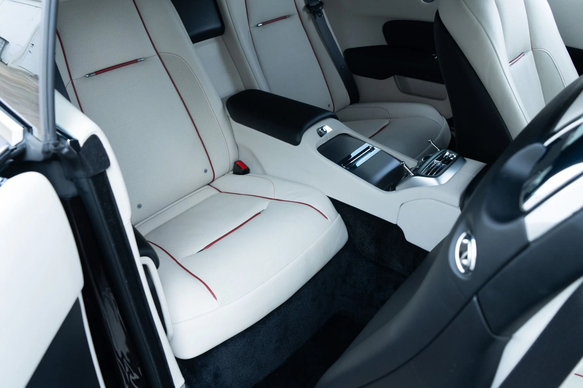 mph028_3950768721_Used_2017_Rolls_Royce_Dawn_1771784248_89487b208d