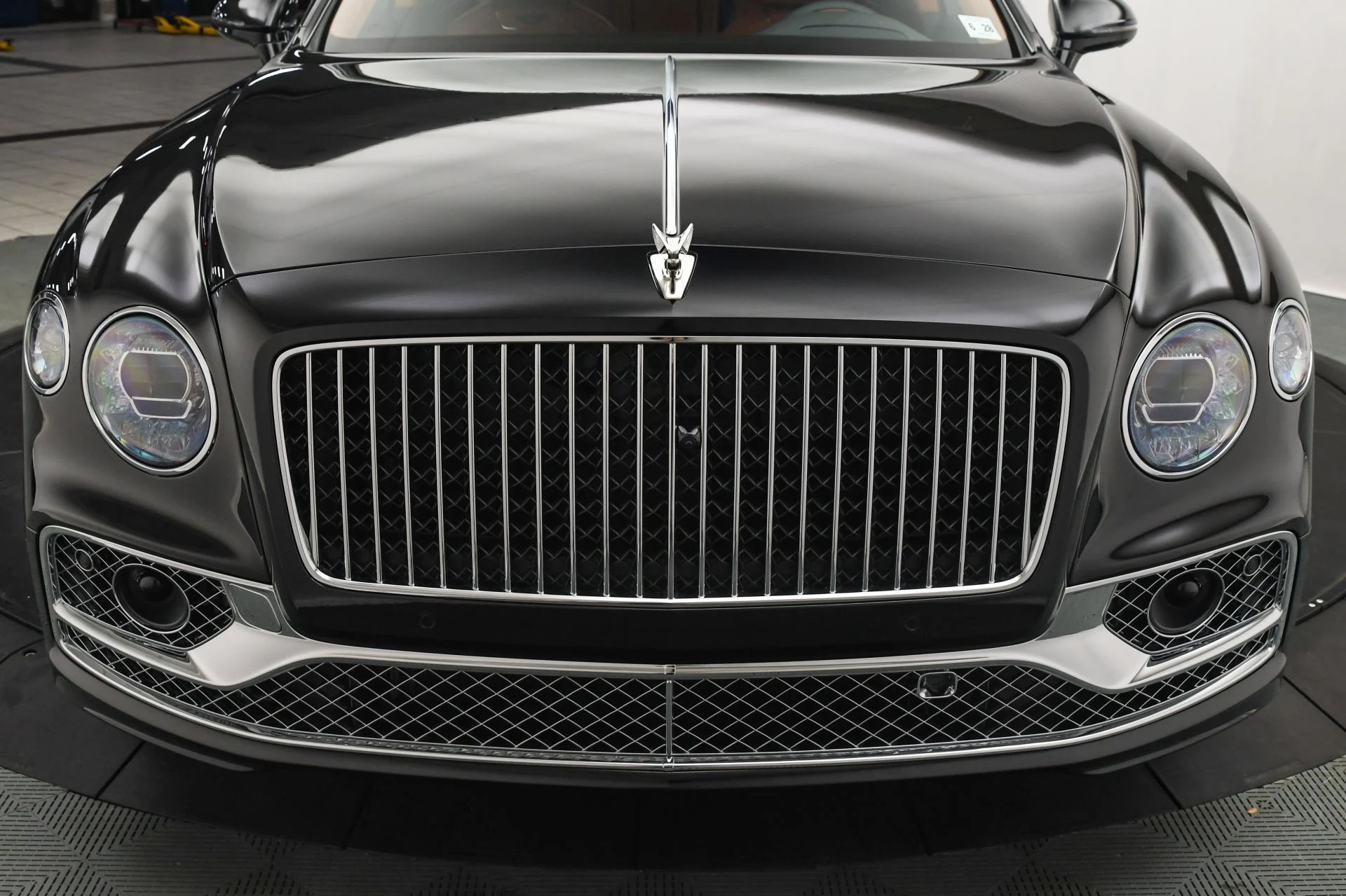 mph028_3967450723_Used_2023_Bentley_Flying_Spur_Azure_1755332905_c0979cde85