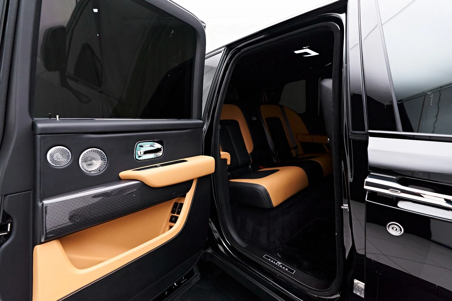 mph028_3980203874_Used_2022_Rolls_Royce_Cullinan_Base_1679686724_03e7855b36