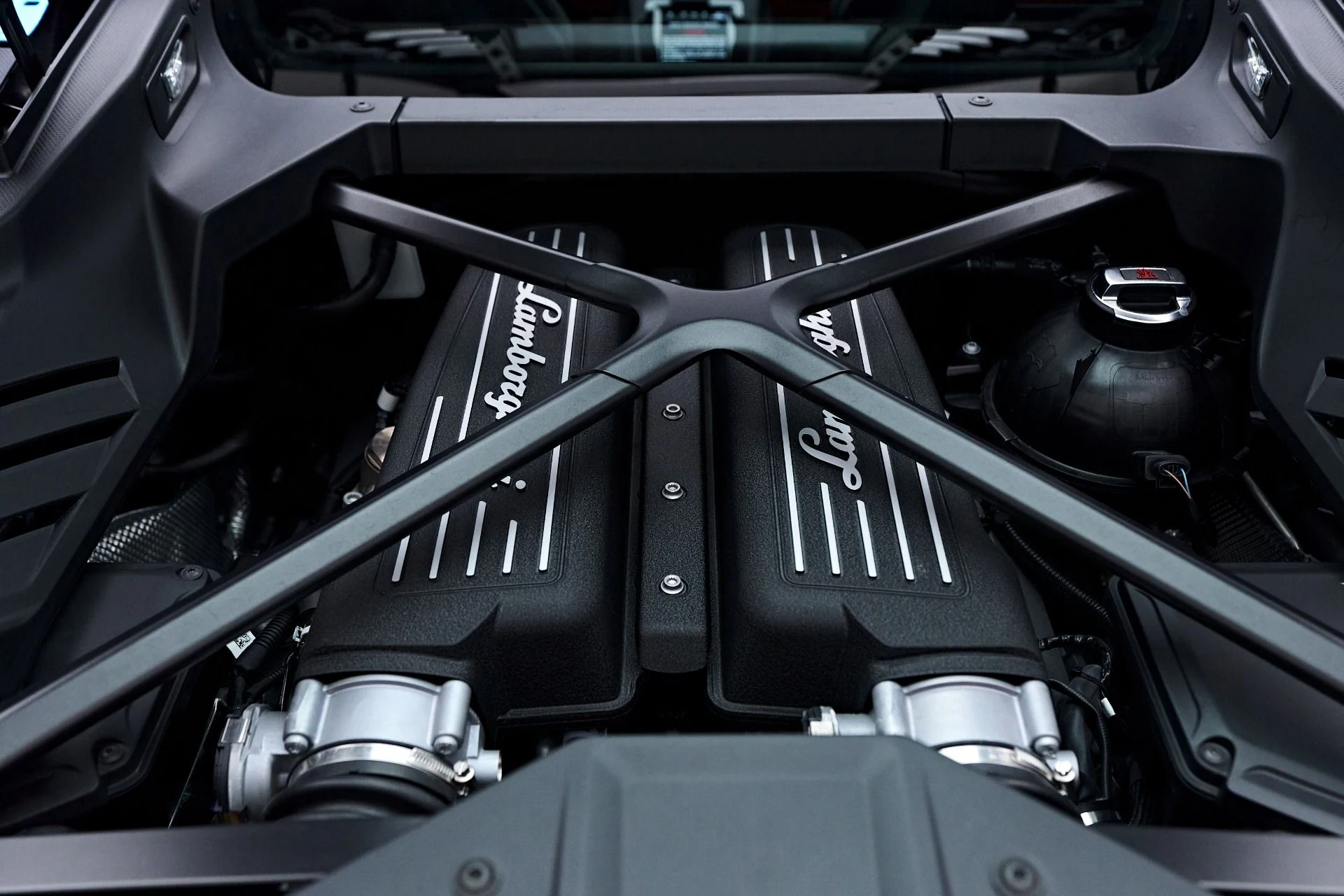 mph028_4000912297_Used_2022_Lamborghini_Huracan_EVO_Base_1755812444_414b0468a5