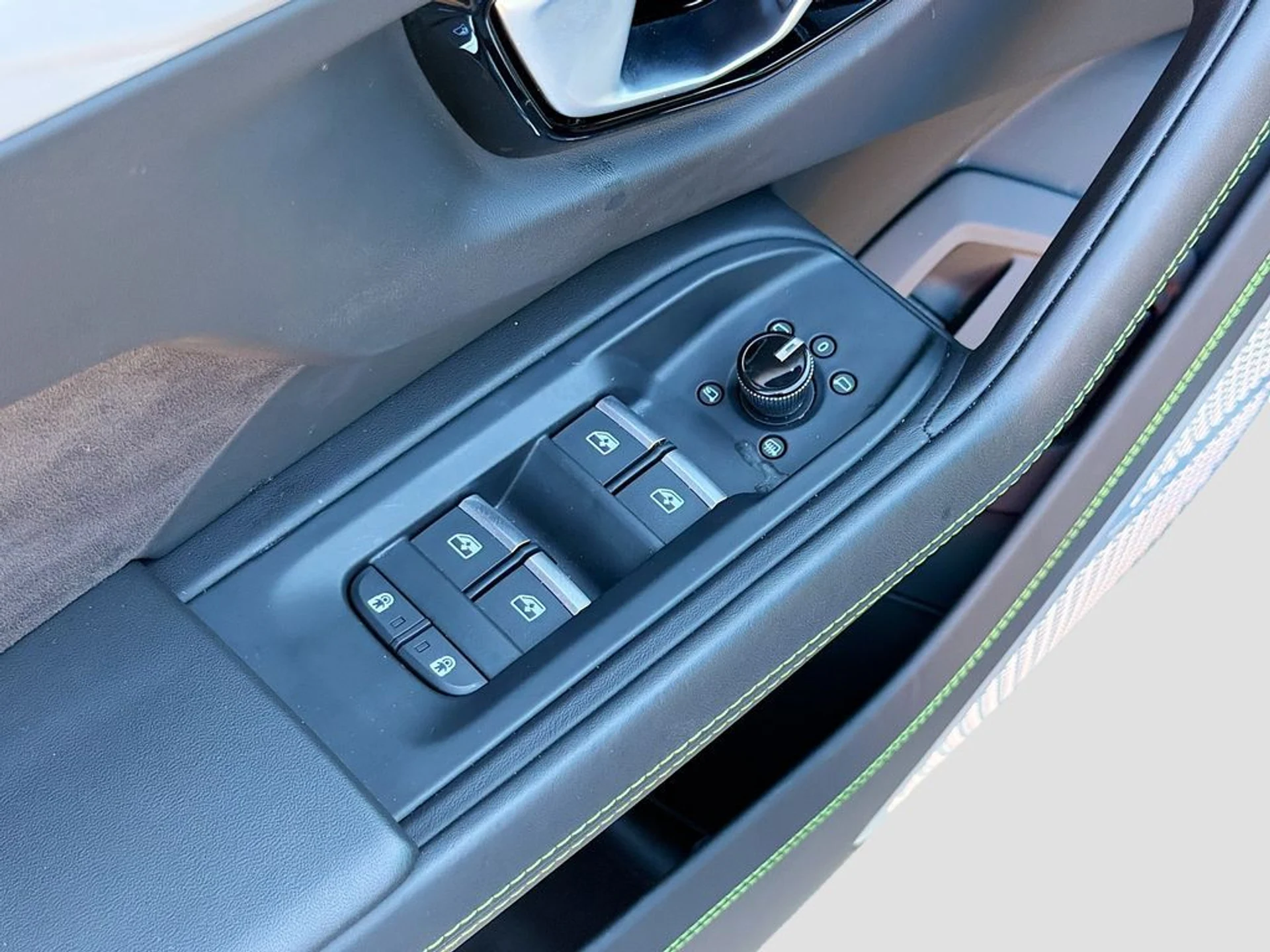 mph028_4006684712_08cde7f91c7eef933b868fead5129153x_2259ce1db5