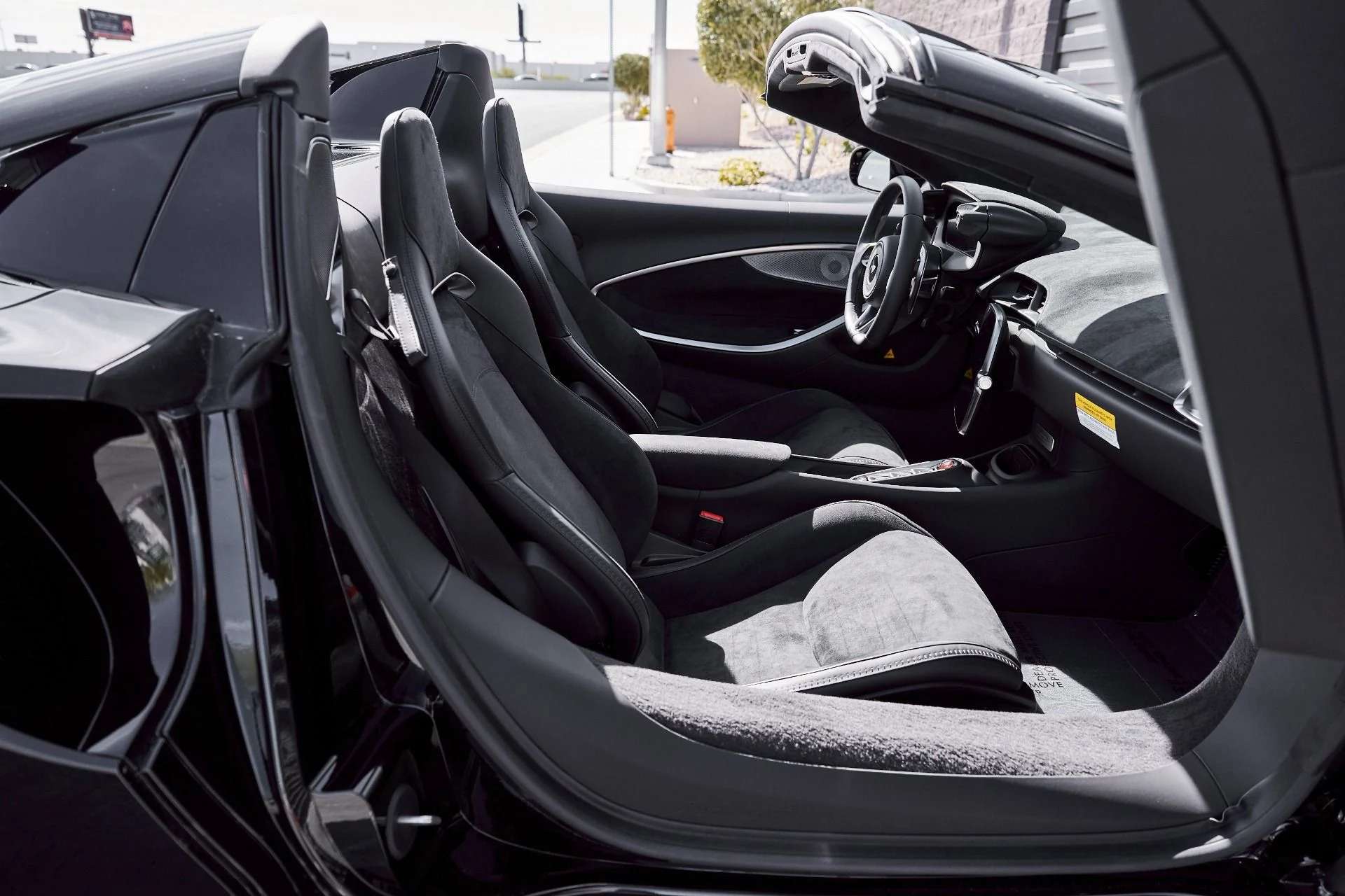 mph028_403225258_Used_2025_Mc_Laren_Artura_Performance_1772246897_b46fae77c9