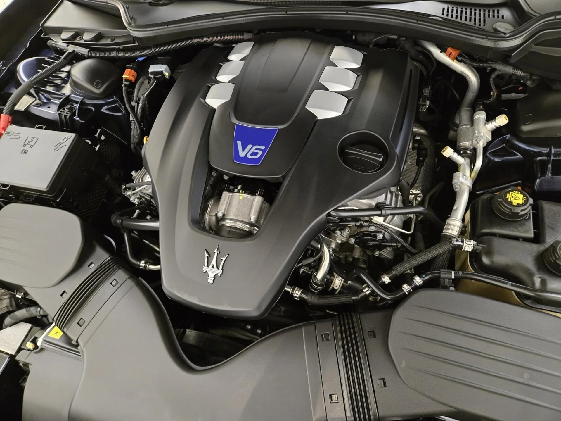 mph028_4038337530_Used_2022_Maserati_Ghibli_Modena_1772692337_873a85ed2d