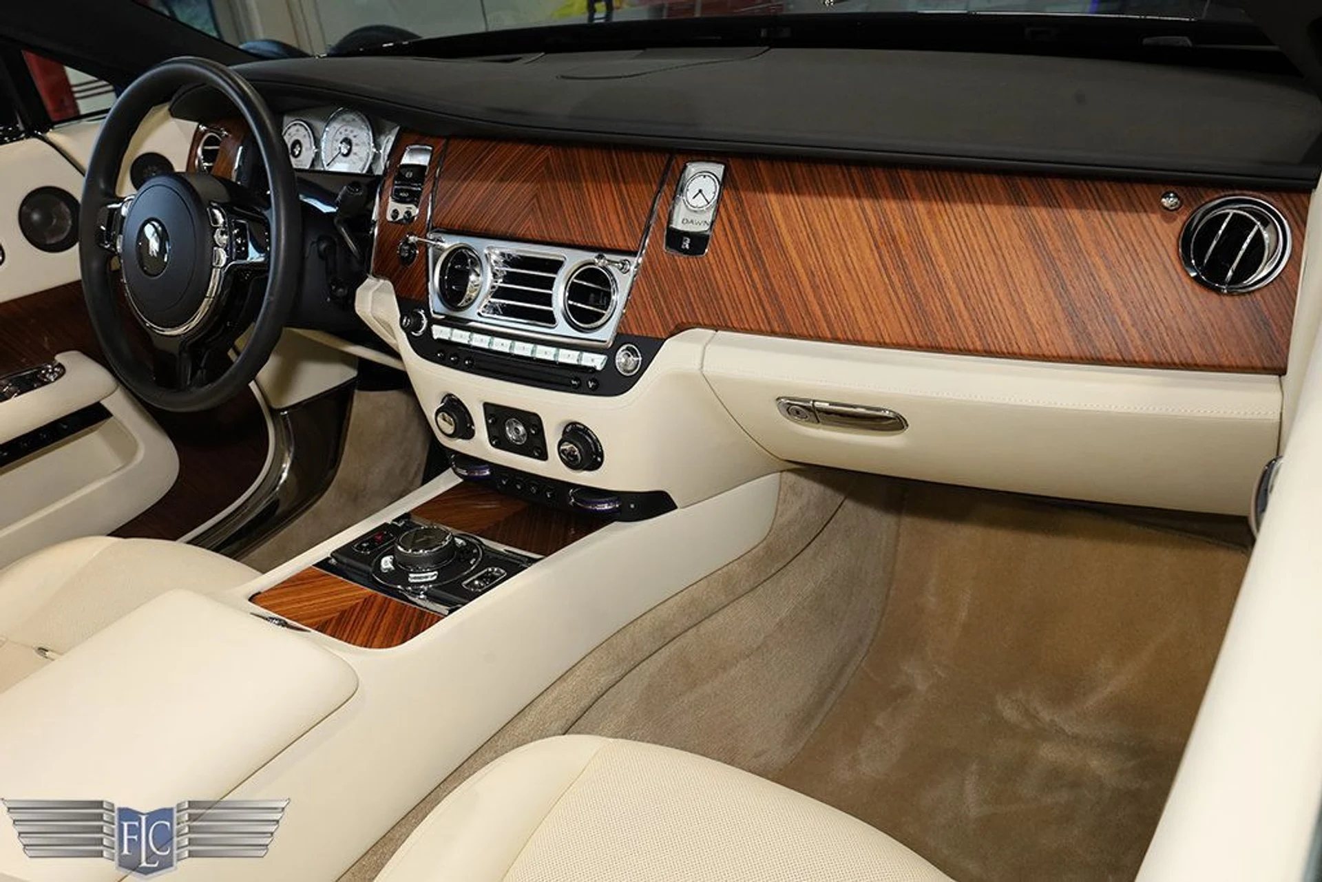 mph028_4044638412_used_2016_rolls_royce_dawn_2drconvertible_9689_23037962_29_1024_e337774331