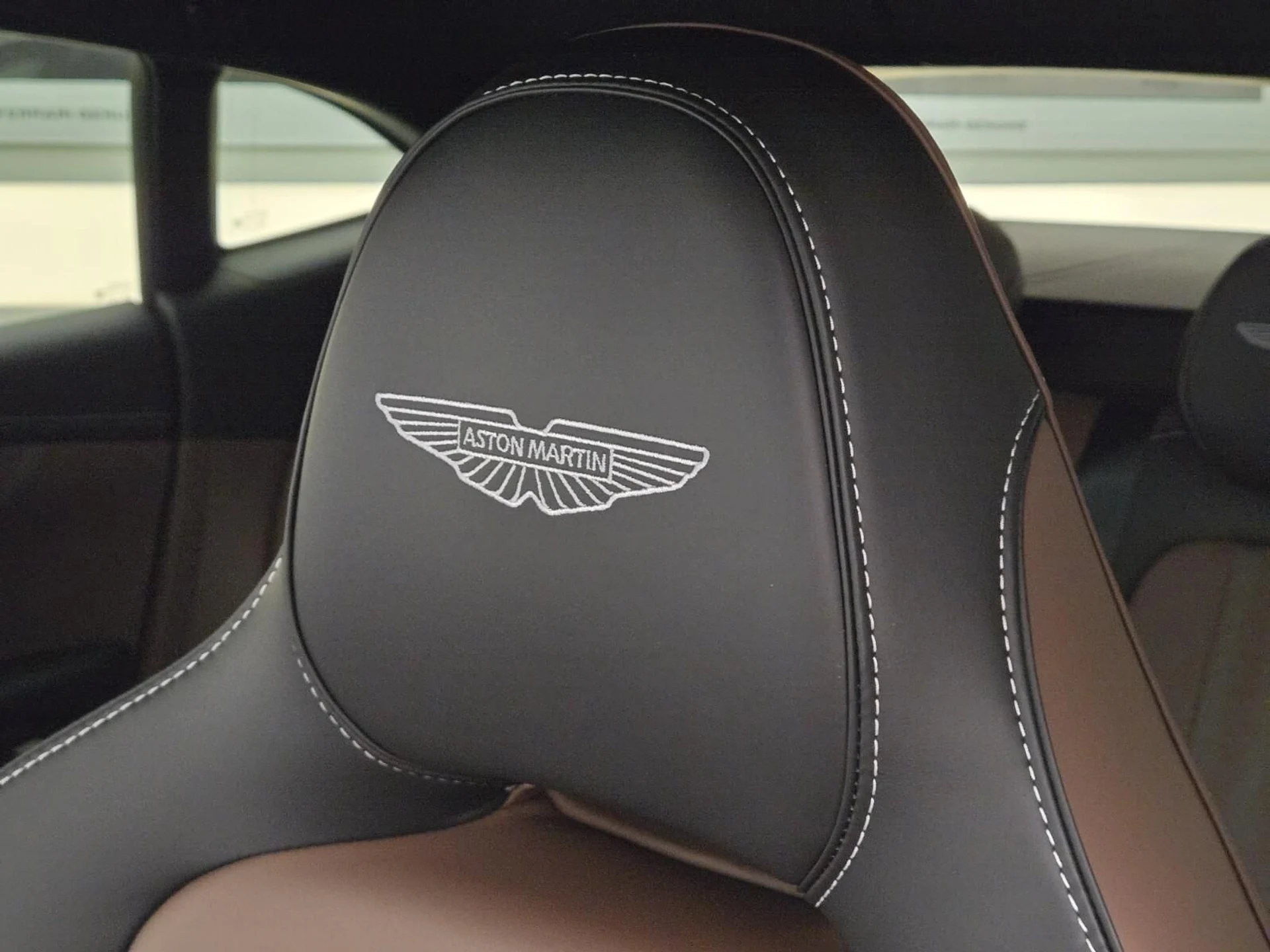 mph028_4044878105_New_2026_Aston_Martin_DBX_707_1781759968_15392ff317