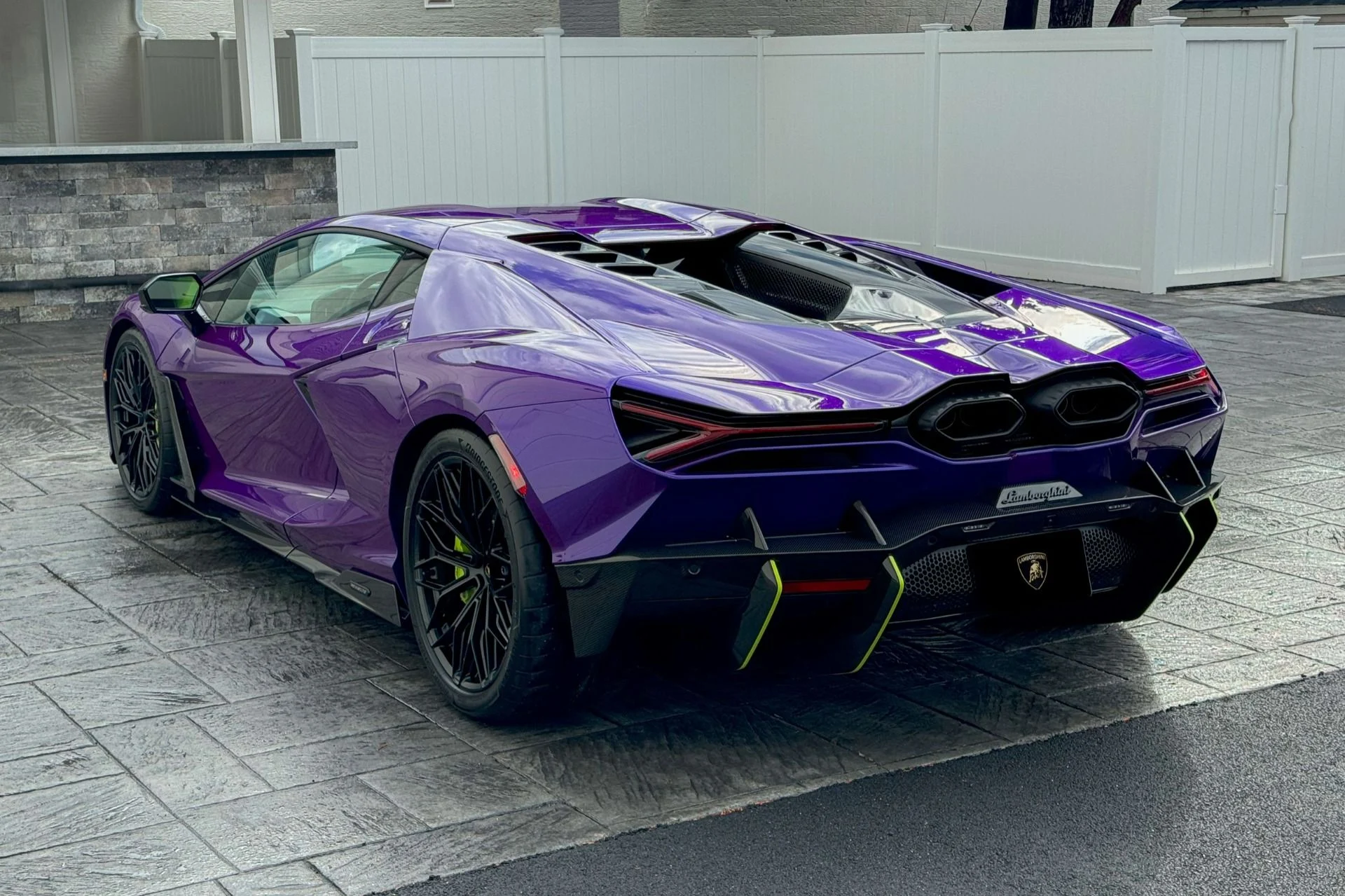 mph028_404509051_Used_2024_Lamborghini_Revuelto_1741338657_894ba22f4a