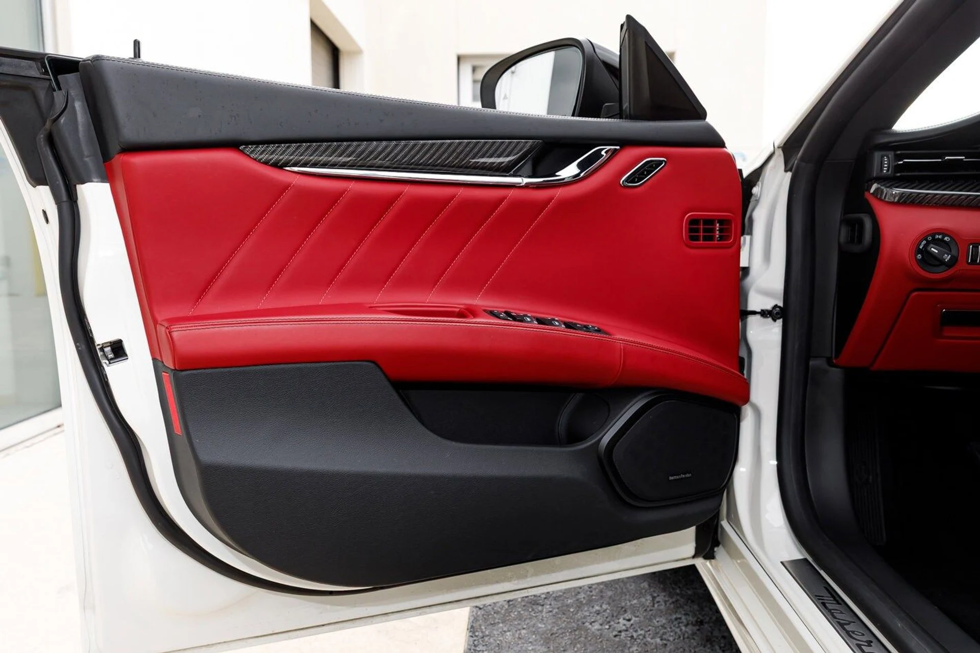 mph028_4052033254_f2b7fc819e472331c0dedef2cbf59476x_9a5aa63412