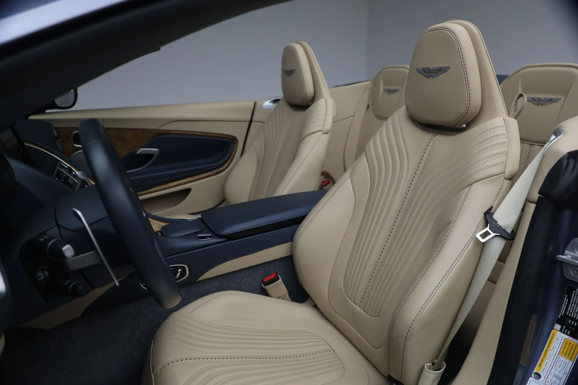 mph028_4053594769_Used_2022_Aston_Martin_DB_11_Volante_1787336556_2bc2634cf3