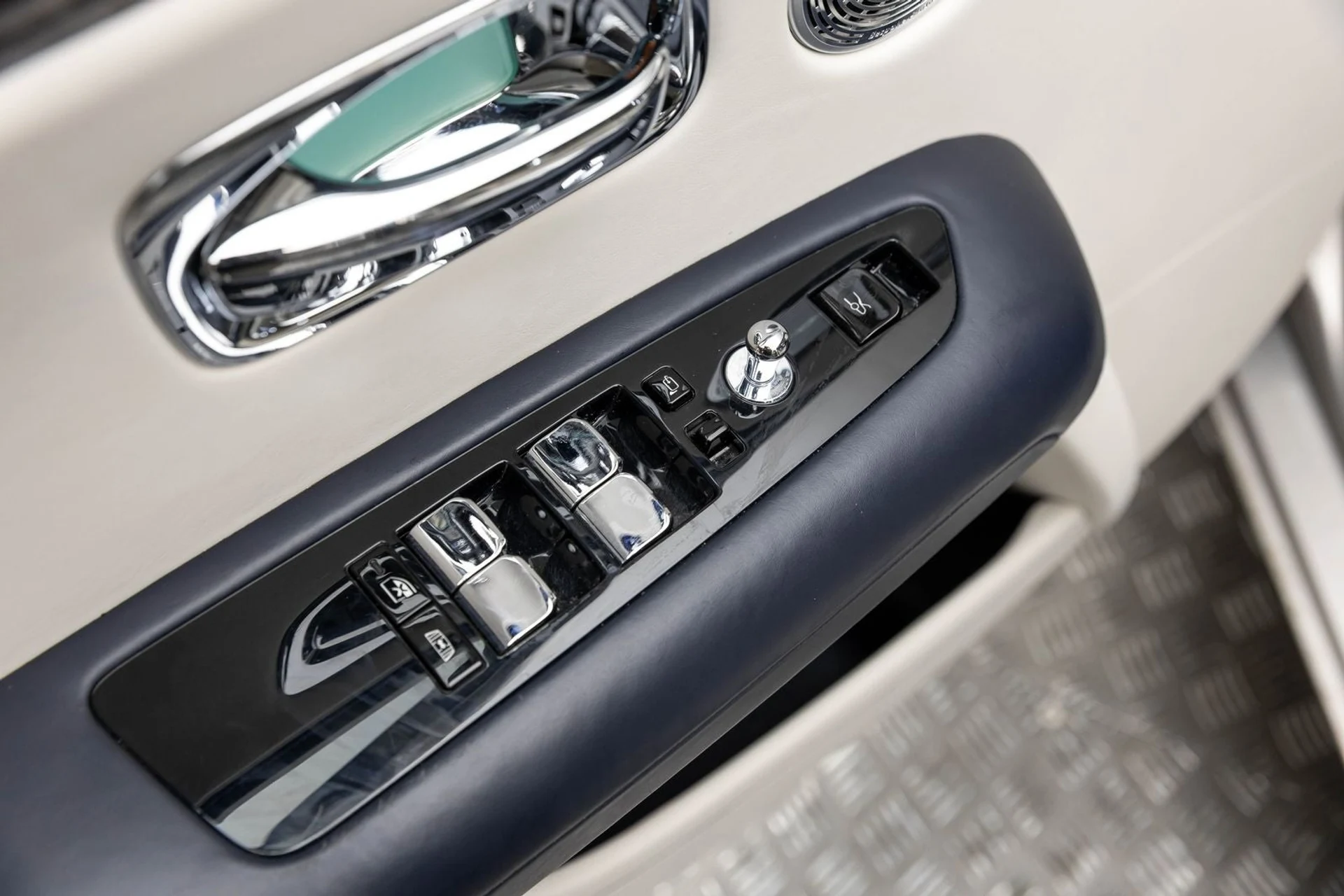 mph028_4059259759_29_63e9c483fd