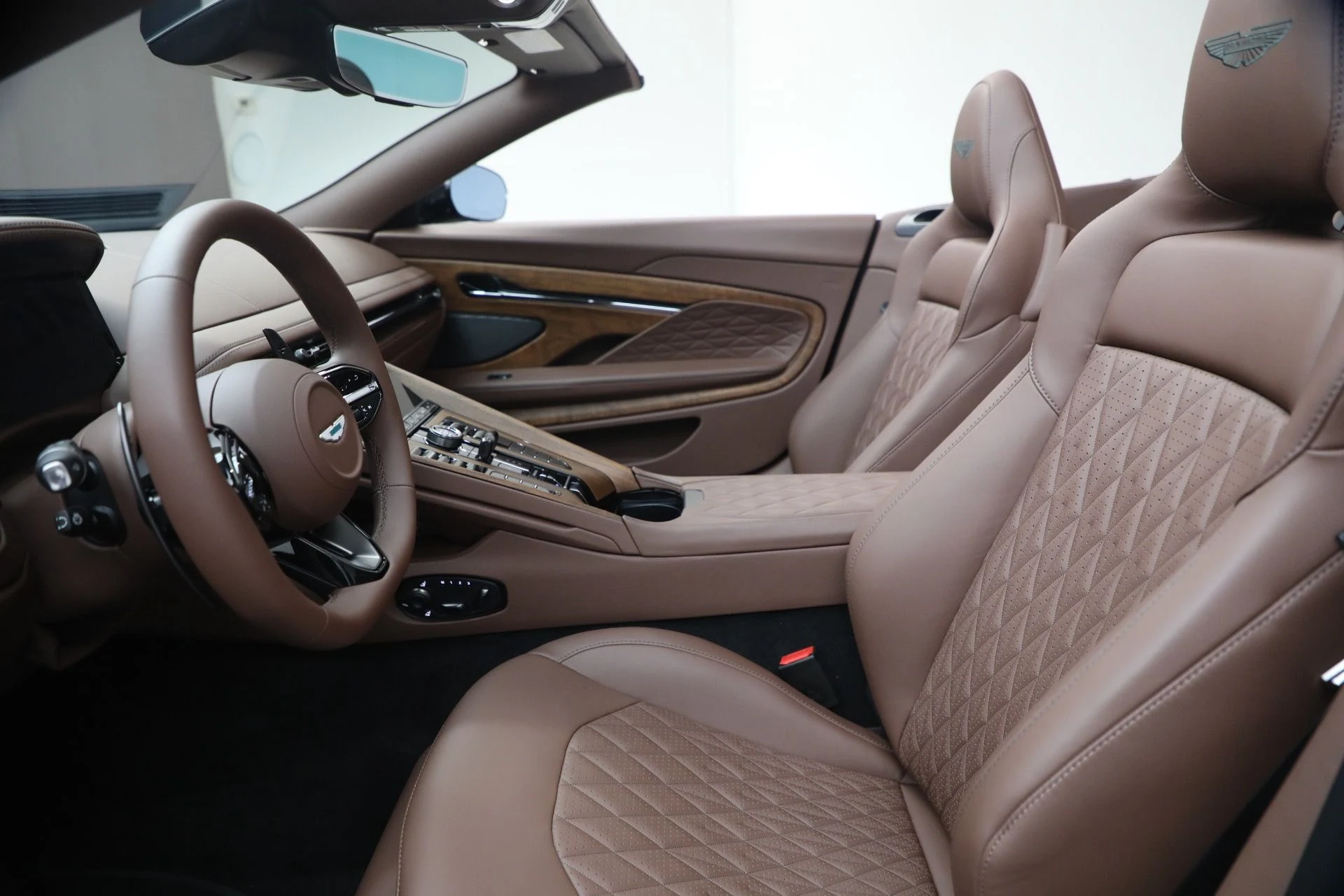 mph028_4076968833_New_2026_Aston_Martin_DB_12_Volante_1767705687_ae68cc655d