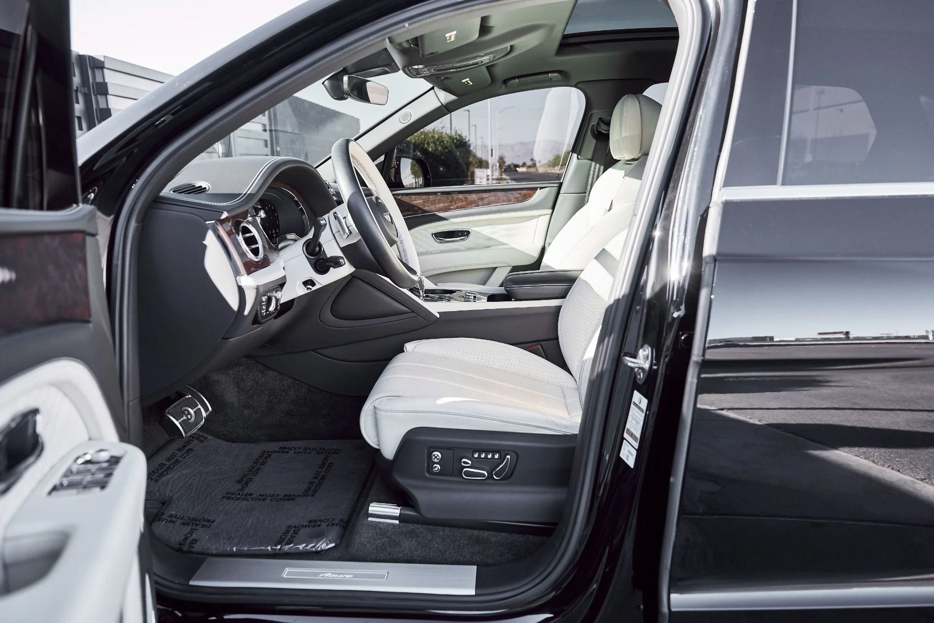 mph028_4076987748_Used_2023_Bentley_Bentayga_EWB_Azure_1773968872_ecc8611fa8