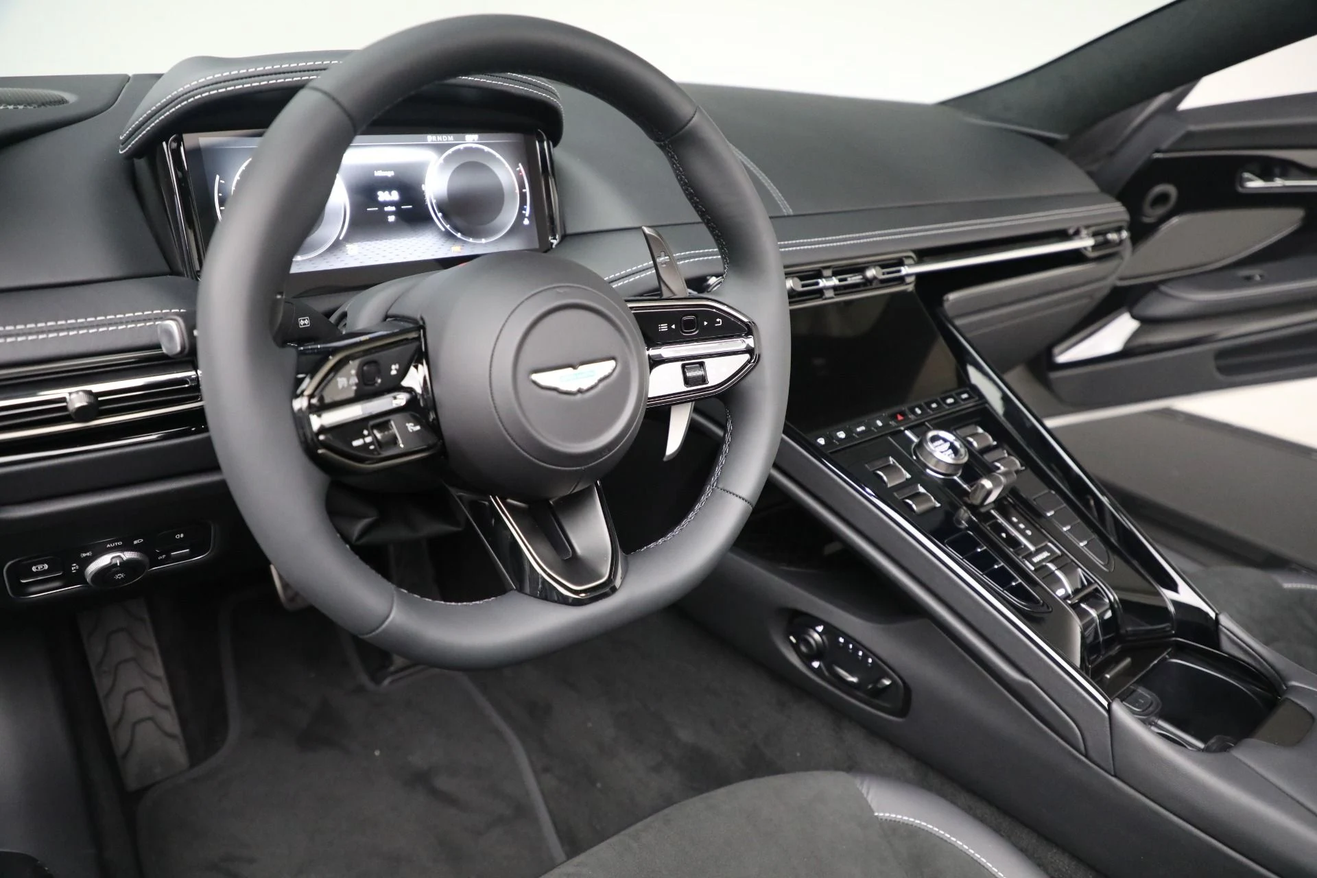 mph028_4078172317_New_2026_Aston_Martin_DB_12_Volante_eb86ed7007