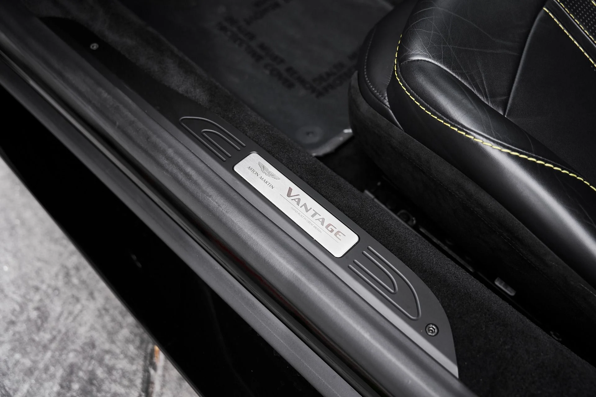 mph028_4084372178_Used_2023_Aston_Martin_Vantage_1775333331_1c8ed8aa52