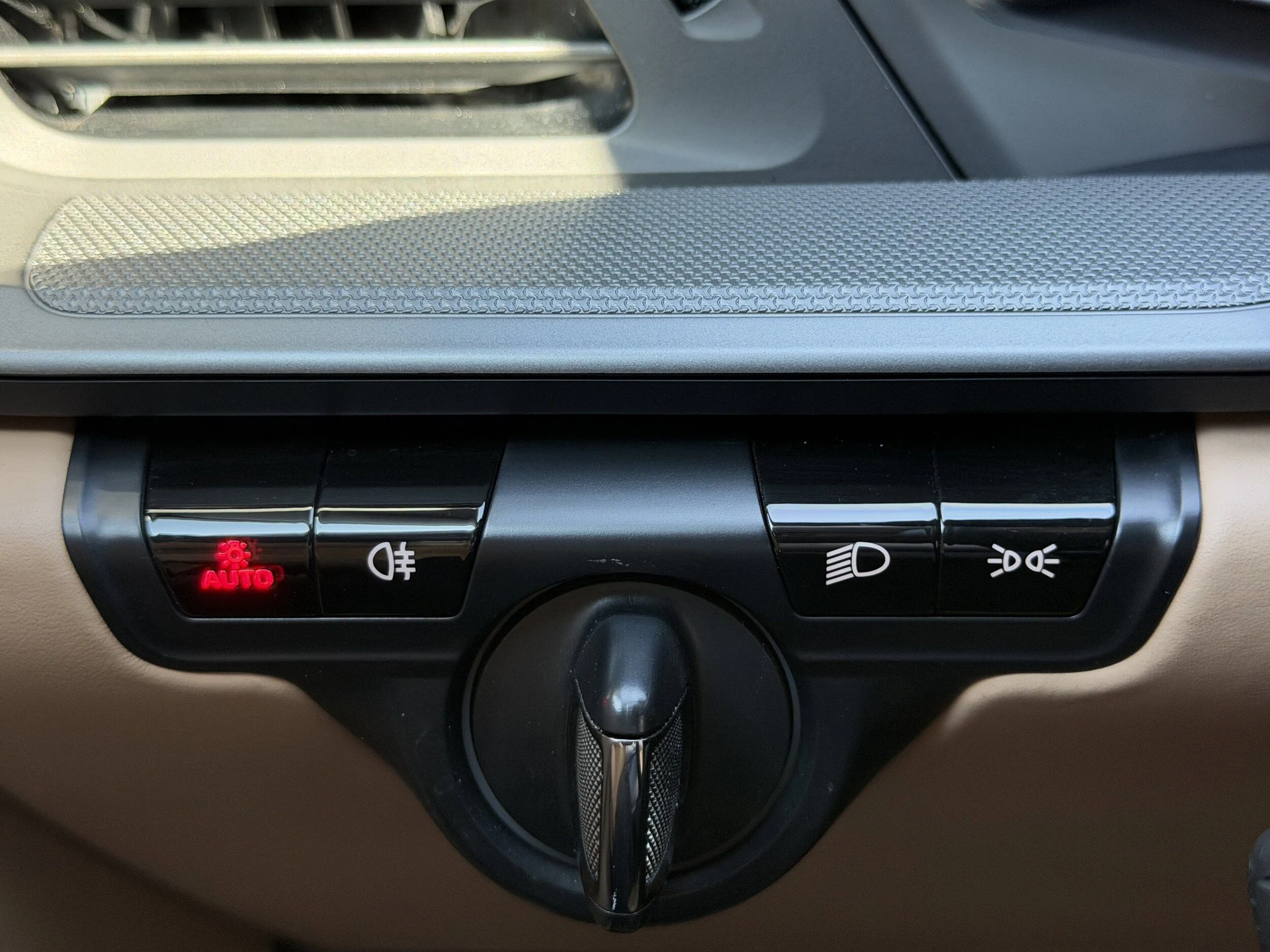 mph028_4087417685_aaf0f4ac5e80b2430df7908bc1406668x_d0d1093171