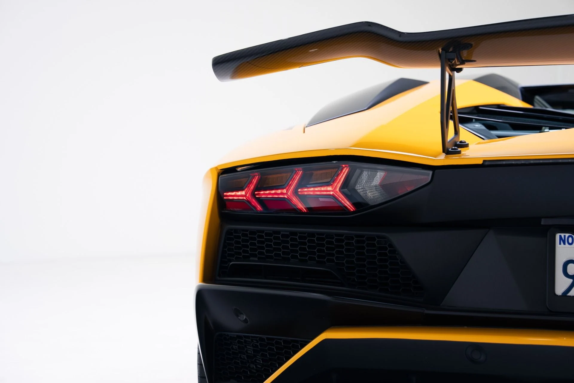 mph028_4088700519_Used_2018_Lamborghini_Aventador_Roadster_LP_740_4_S_1767990844_104e9c3c26