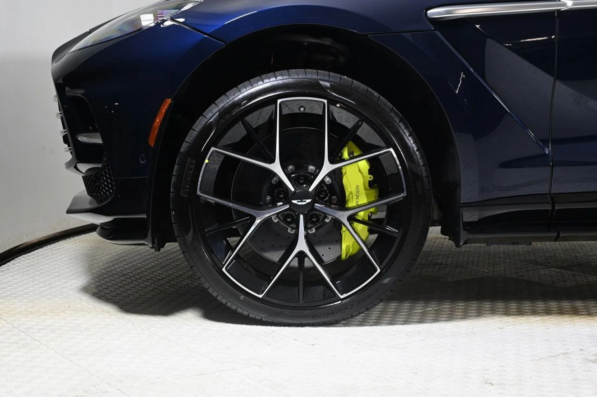 mph028_4089054426_new_2026_aston_martin_dbx_707awd_11350_22965901_28_1024_6ec48e28c0