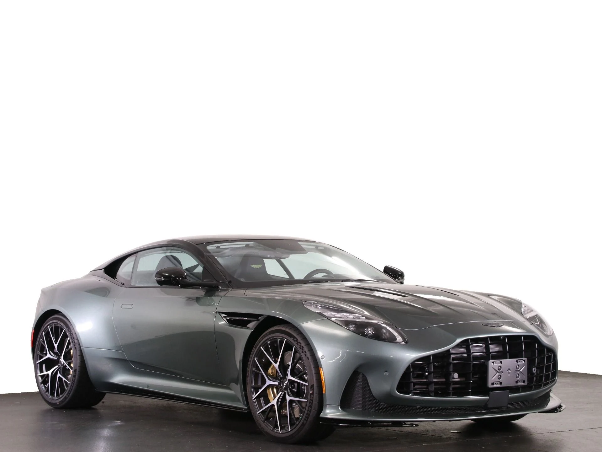 mph028_4103257011_New_2025_Aston_Martin_DB_12_1763585556_b37b869283