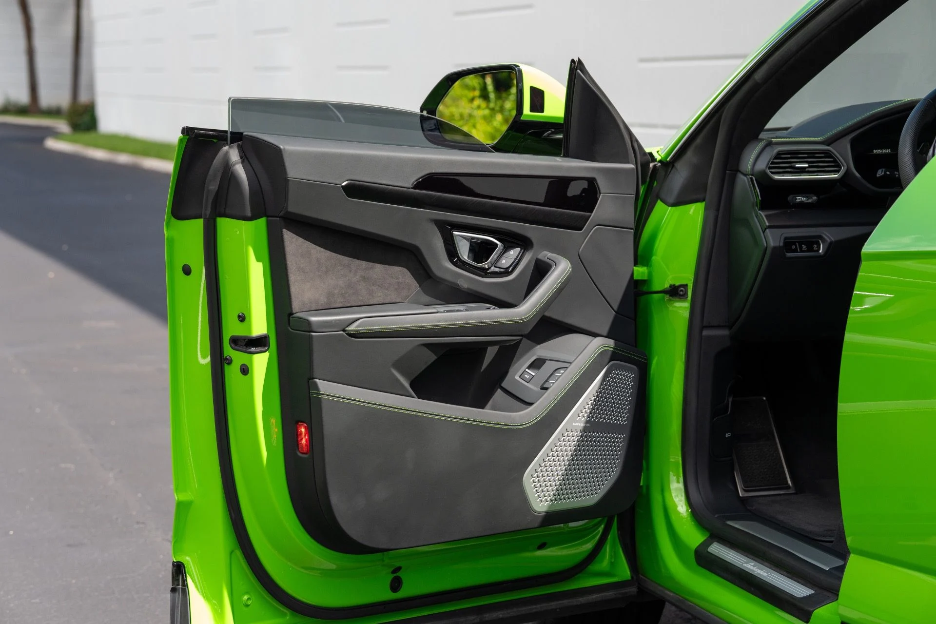 mph028_4103482056_Used_2023_Lamborghini_Urus_S_1758835388_0574a824c1