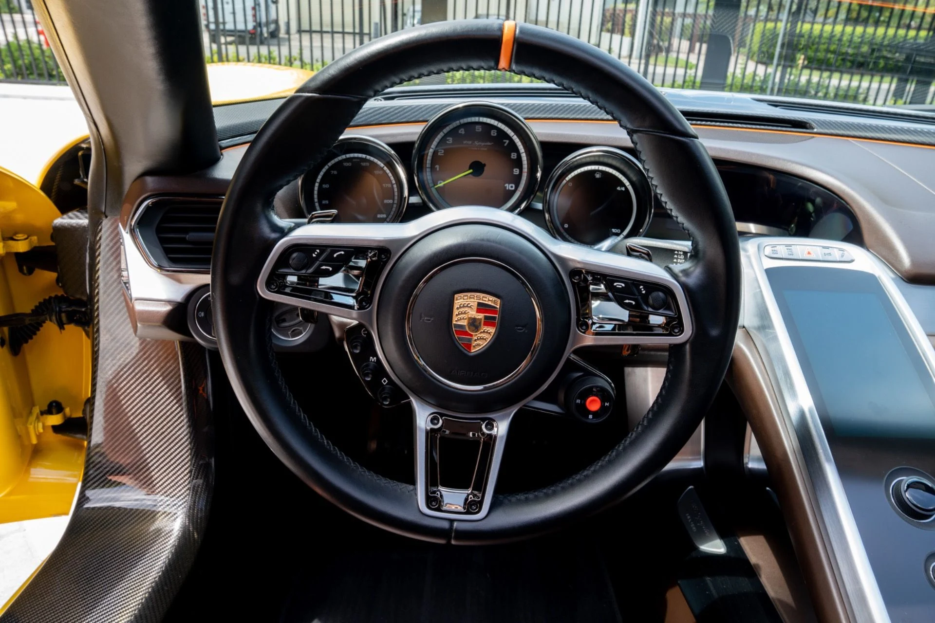 mph028_4104772375_Used_2015_Porsche_918_Spyder_1782406243_4faaadda5c