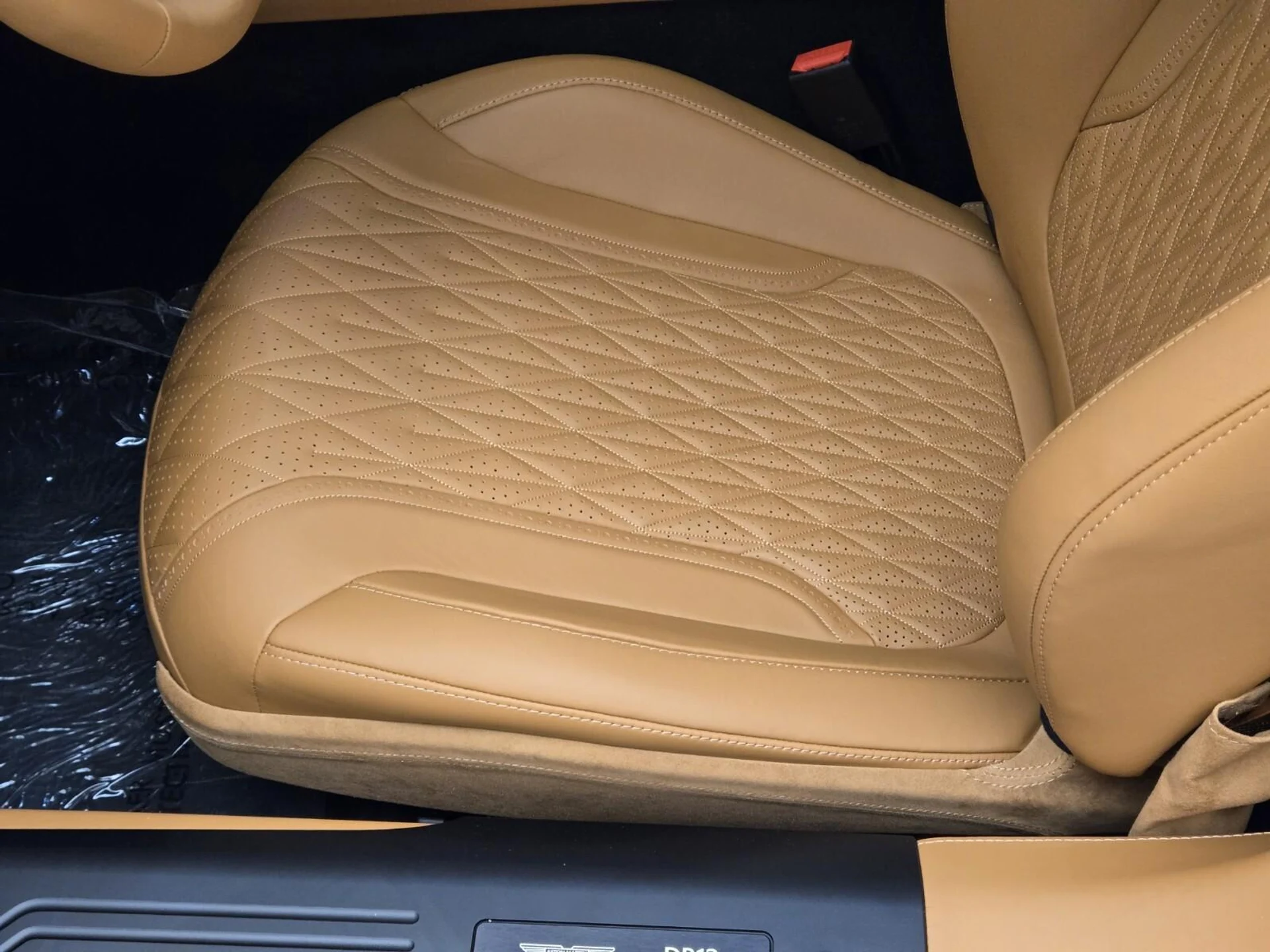 mph028_4108935179_New_2026_Aston_Martin_DB_12_Volante_1756187320_a1d0c8411c
