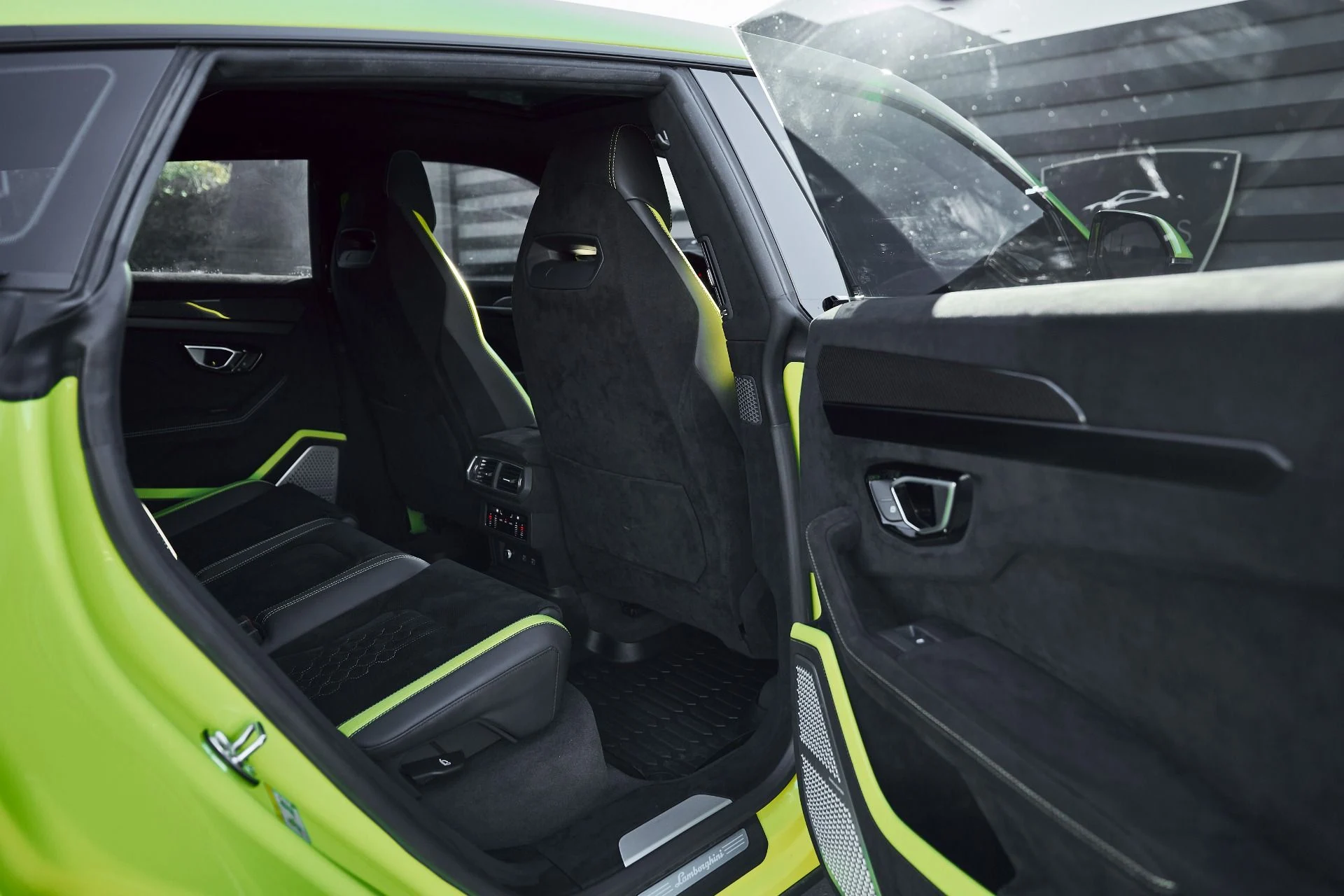 mph028_4109928350_Used_2024_Lamborghini_Urus_Performante_1771724624_273ad7d4de