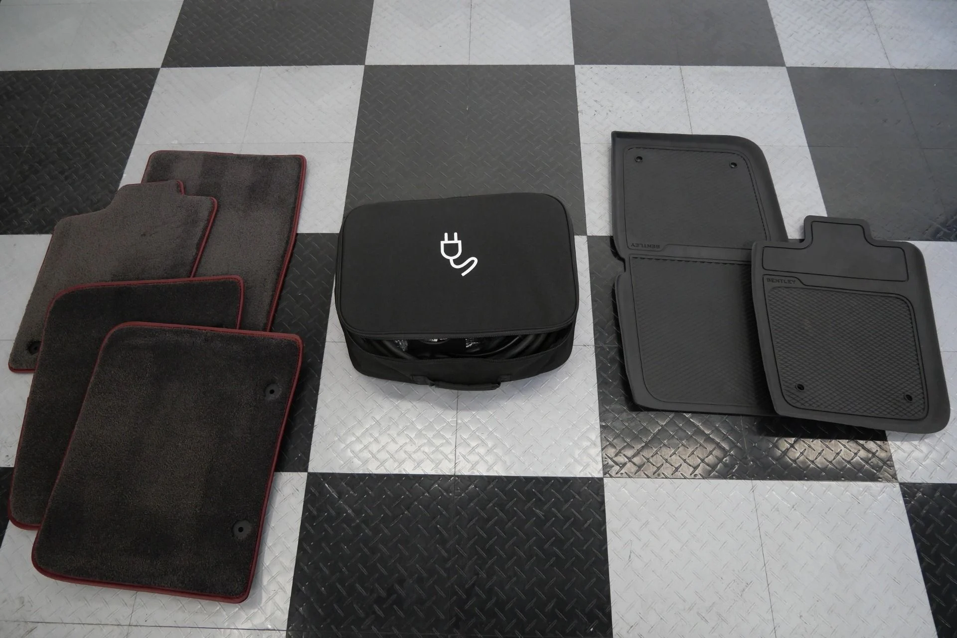 mph028_4109929464_Used_2023_Bentley_Flying_Spur_Hybrid_Touring_Specification_Contrast_Stitching_Piping_Bang_and_Olufsen_1769812693_b4e5a1ea4c