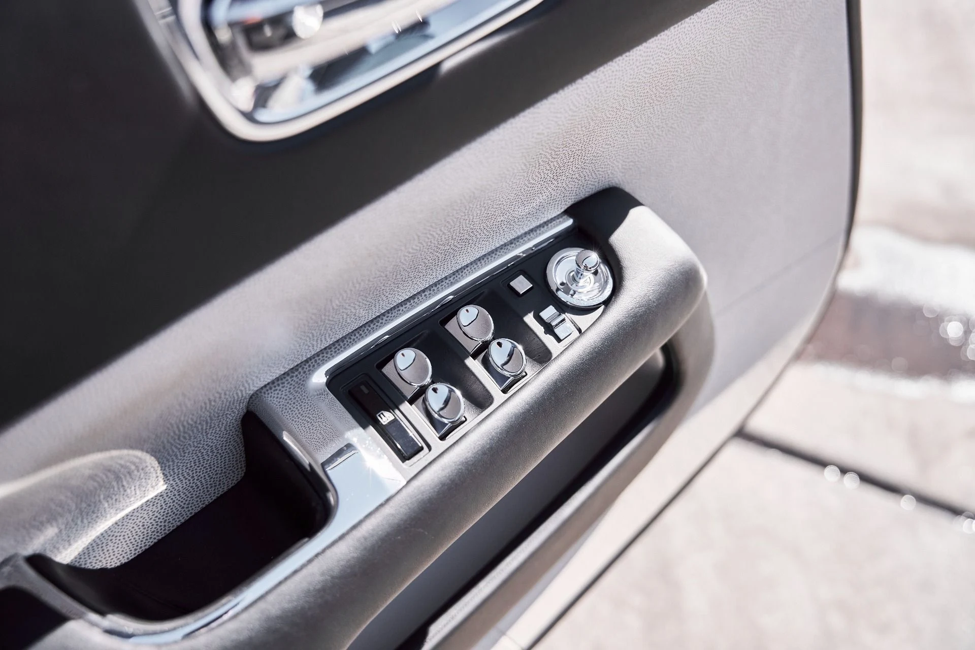 mph028_411539497_Used_2015_Rolls_Royce_Wraith_1770669830_aacda2c6ea