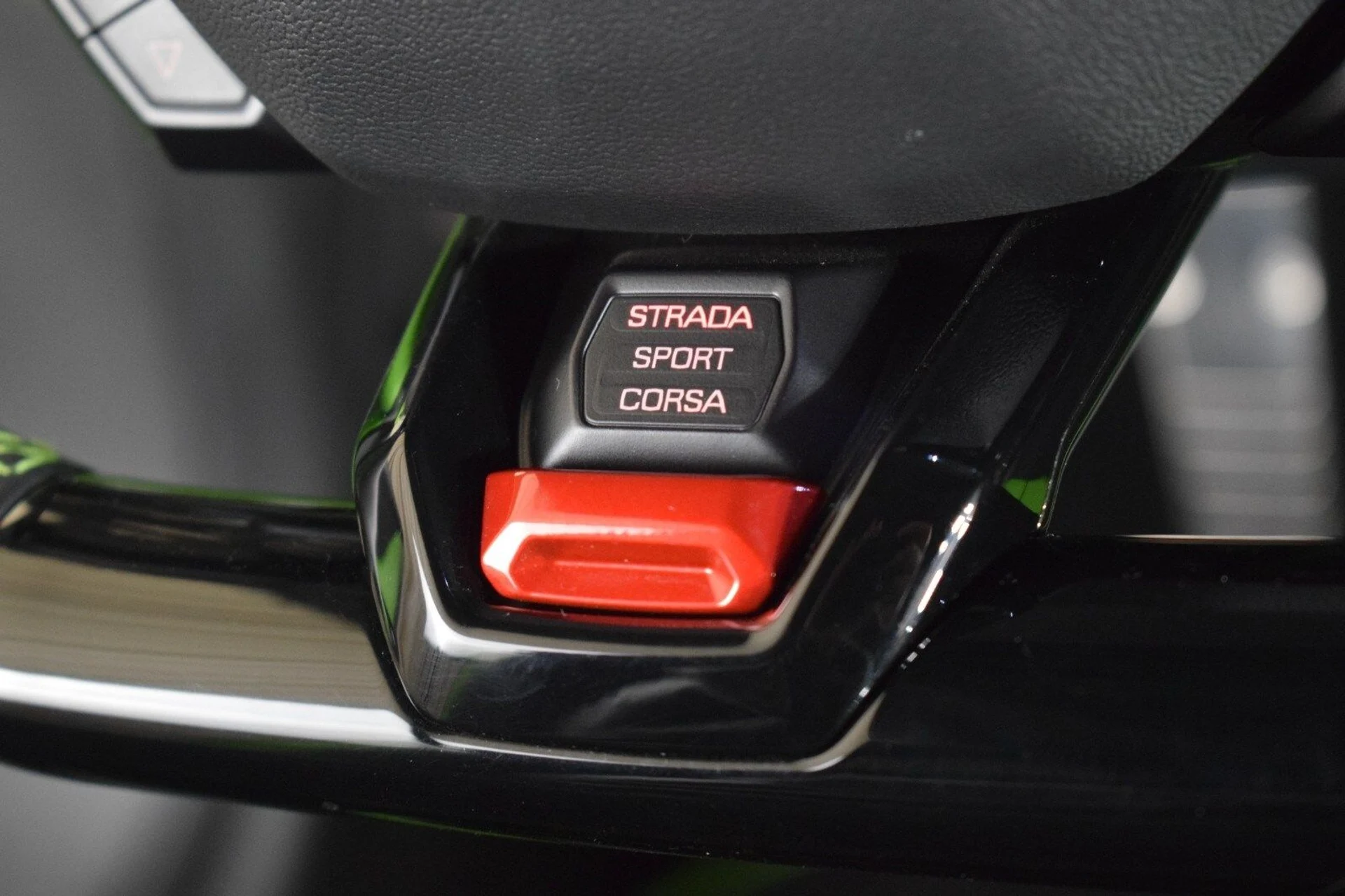 mph028_411884742_4604b86e8431a4474a59c4af230f40e9x_06f077e425