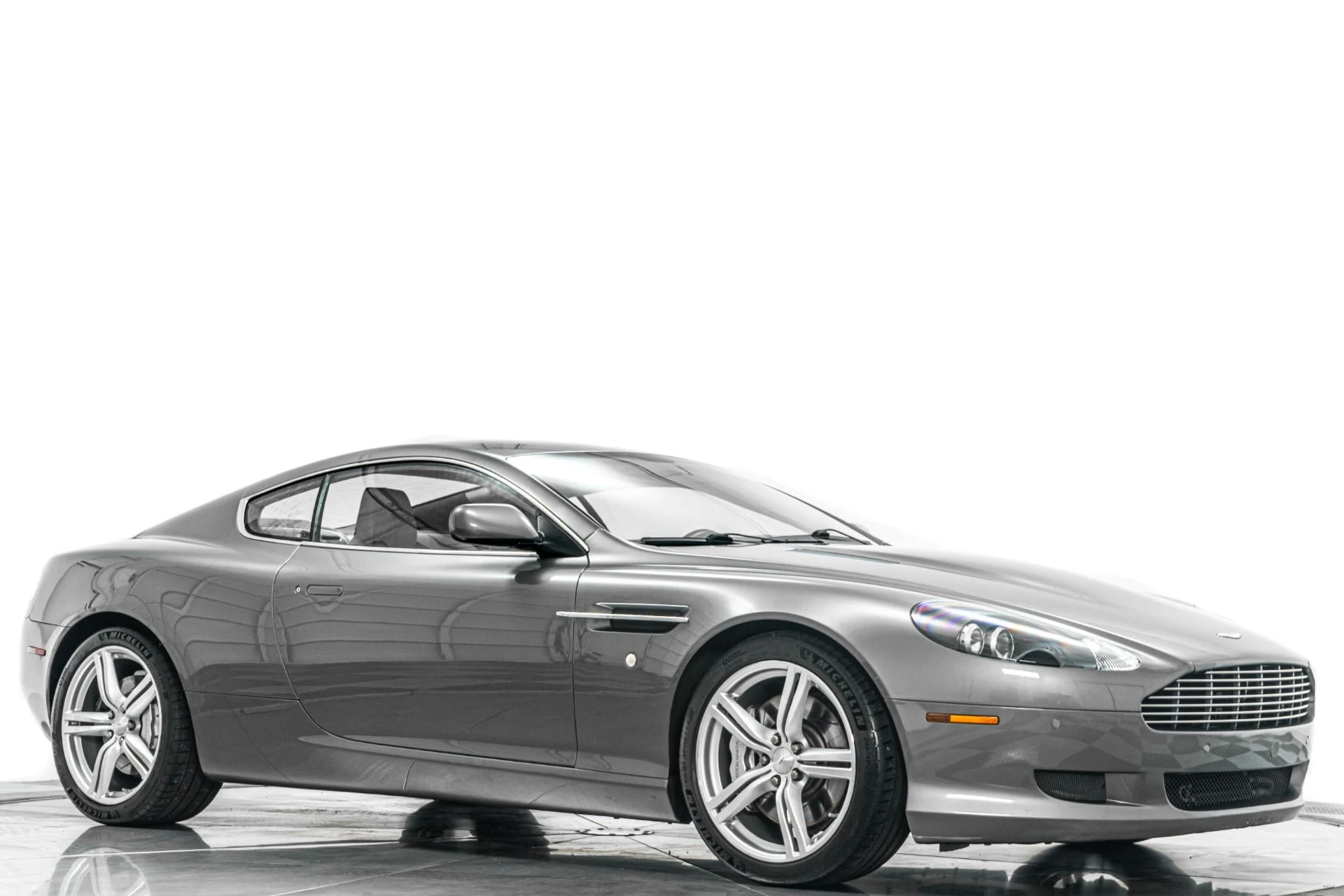 mph028_4120582884_Used_2007_Aston_Martin_DB_9_V12_Power_Classic_Lines_1782333379_495f1b6847