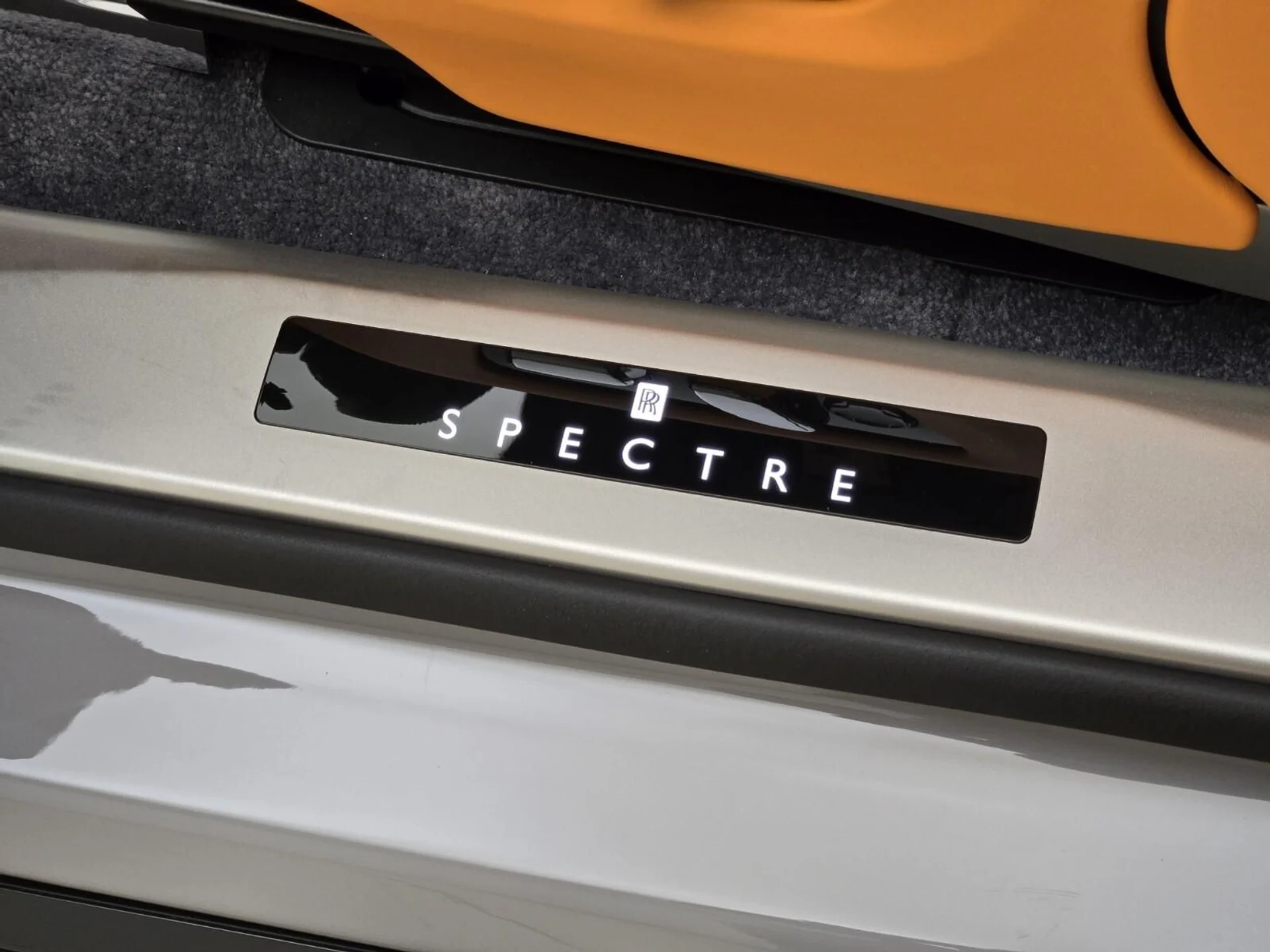 mph028_41258856_New_2025_Rolls_Royce_Spectre_1753162517_0c59ad3752