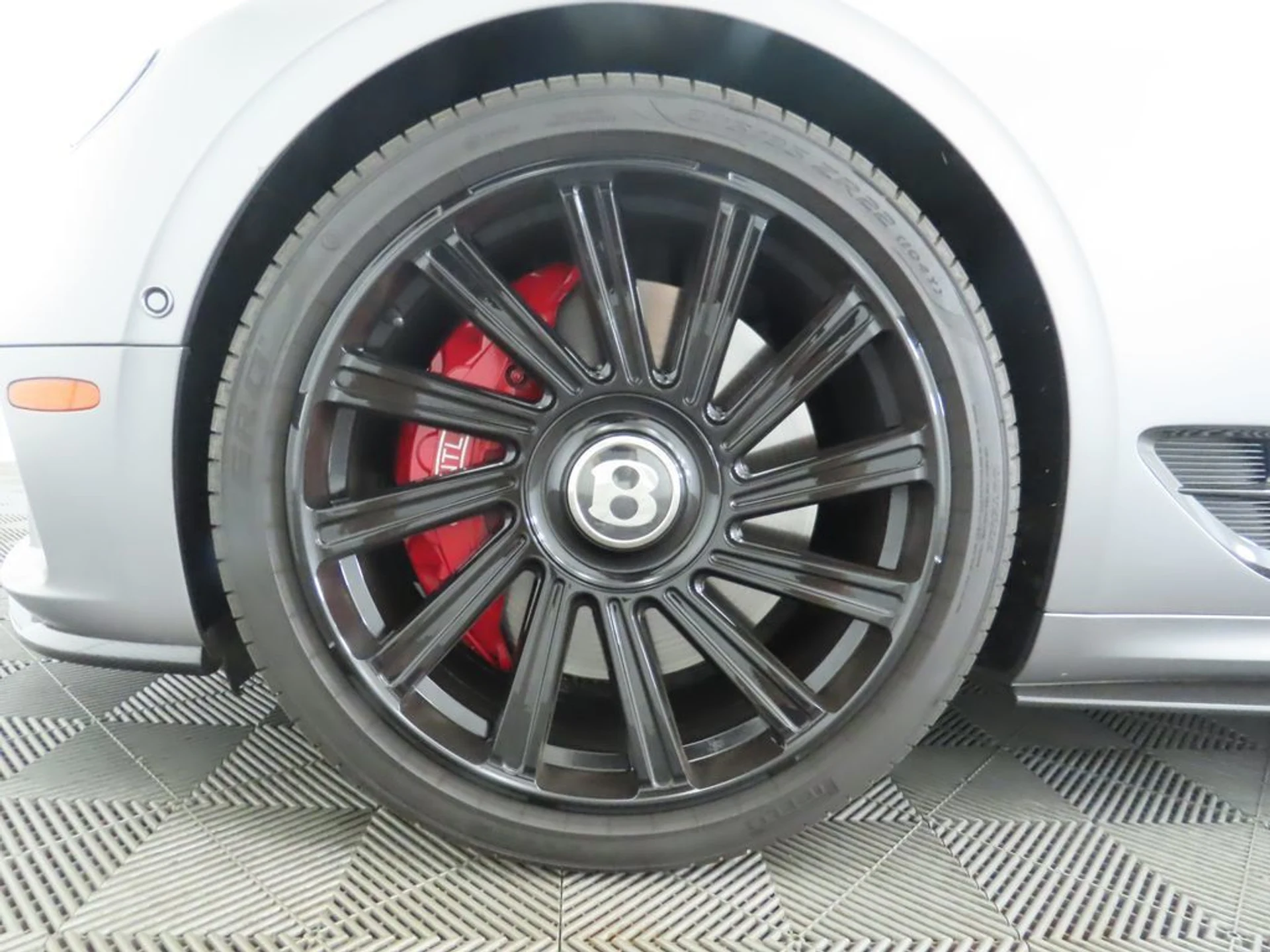 mph028_4135896666_used_2024_bentley_continental_gtv8coupe_8119_22922689_29_1024_b7501af0d1