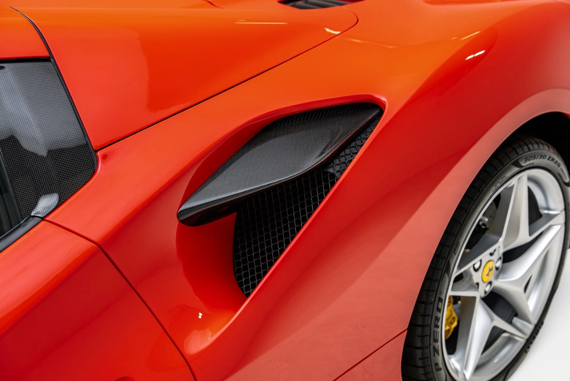 mph028_4135958863_Used_2022_Ferrari_F8_Spider_1785267060_1a65ecaa5e