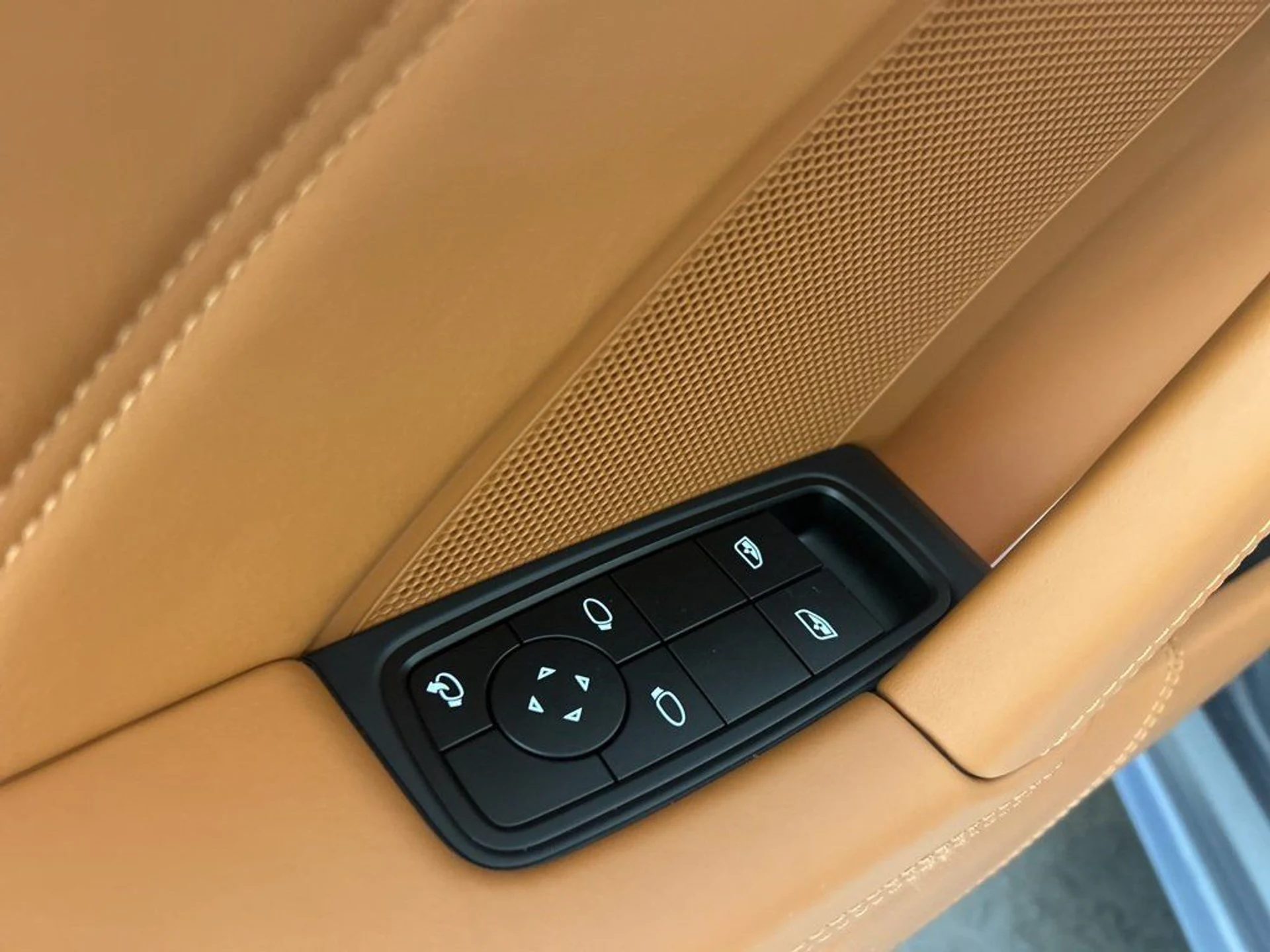 mph028_414468322_3064fa711e8d8ab1e52a65a0c799a9cb_025407a353