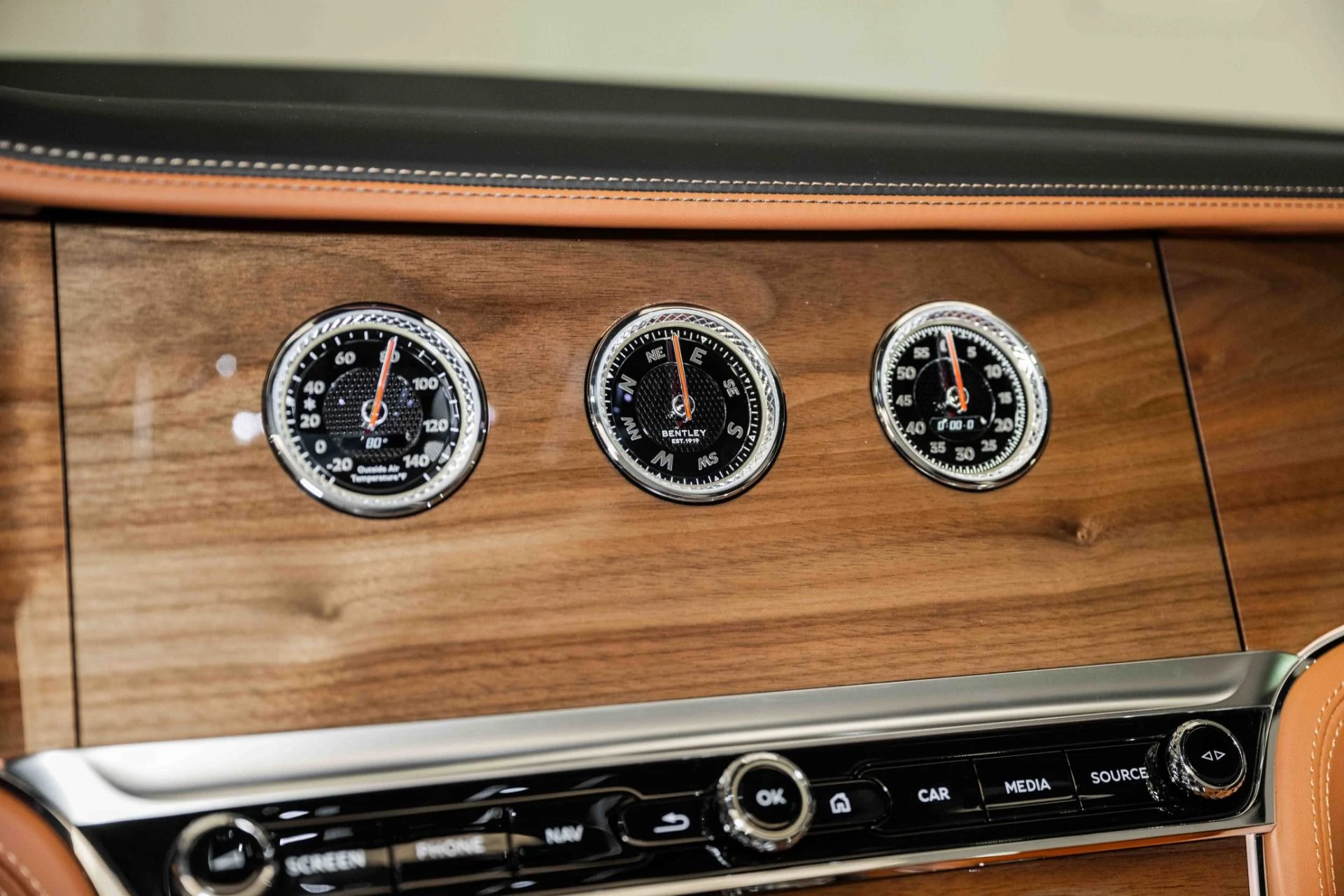 mph028_4145352451_Used_2024_Bentley_Continental_GTC_Edition_8_1743689884_ec2b46276c