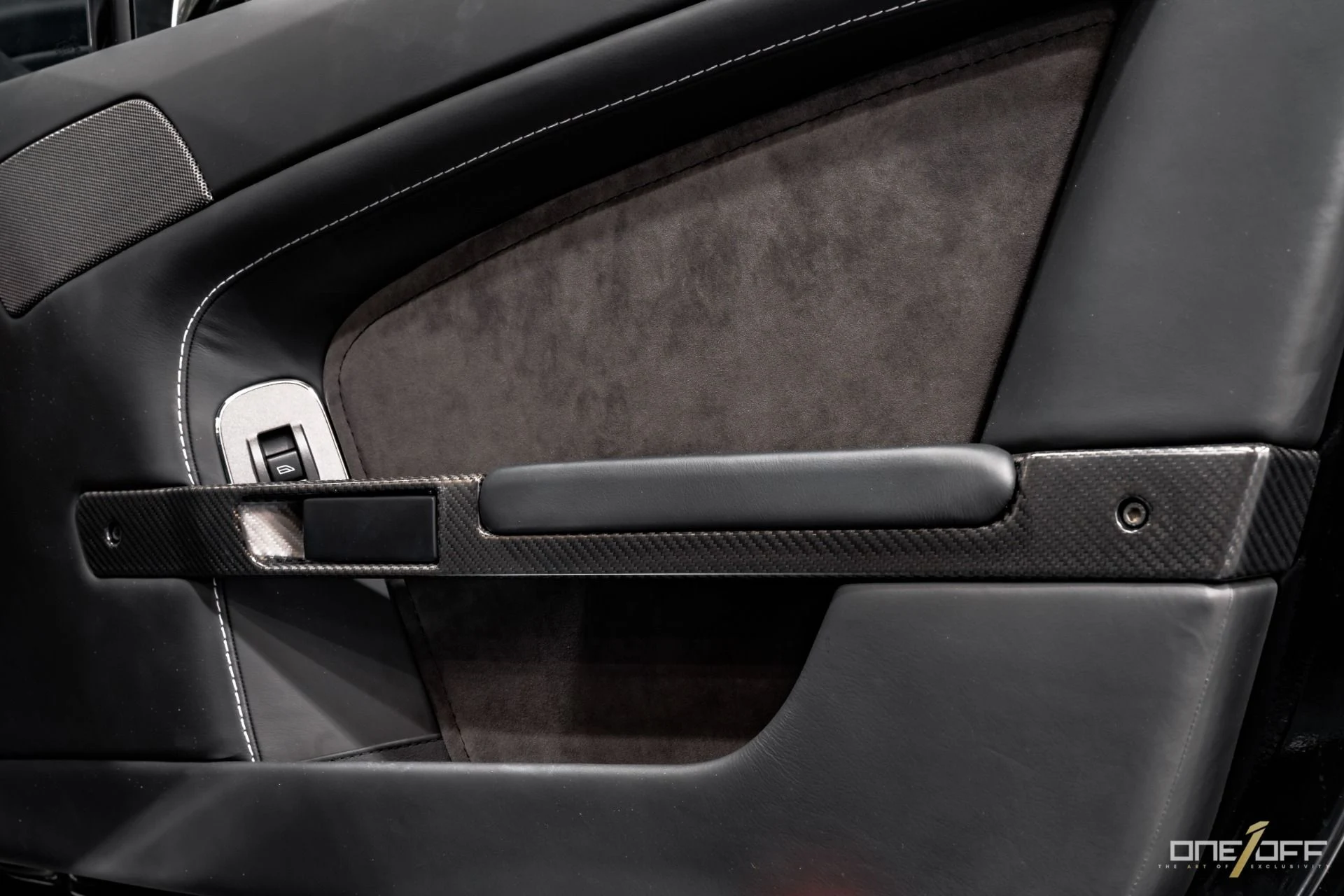 mph028_4167974792_Used_2011_Aston_Martin_V12_Vantage_Carbon_Black_6_Speed_in_Immaculate_Condition_1756349737_ebf25c24b7