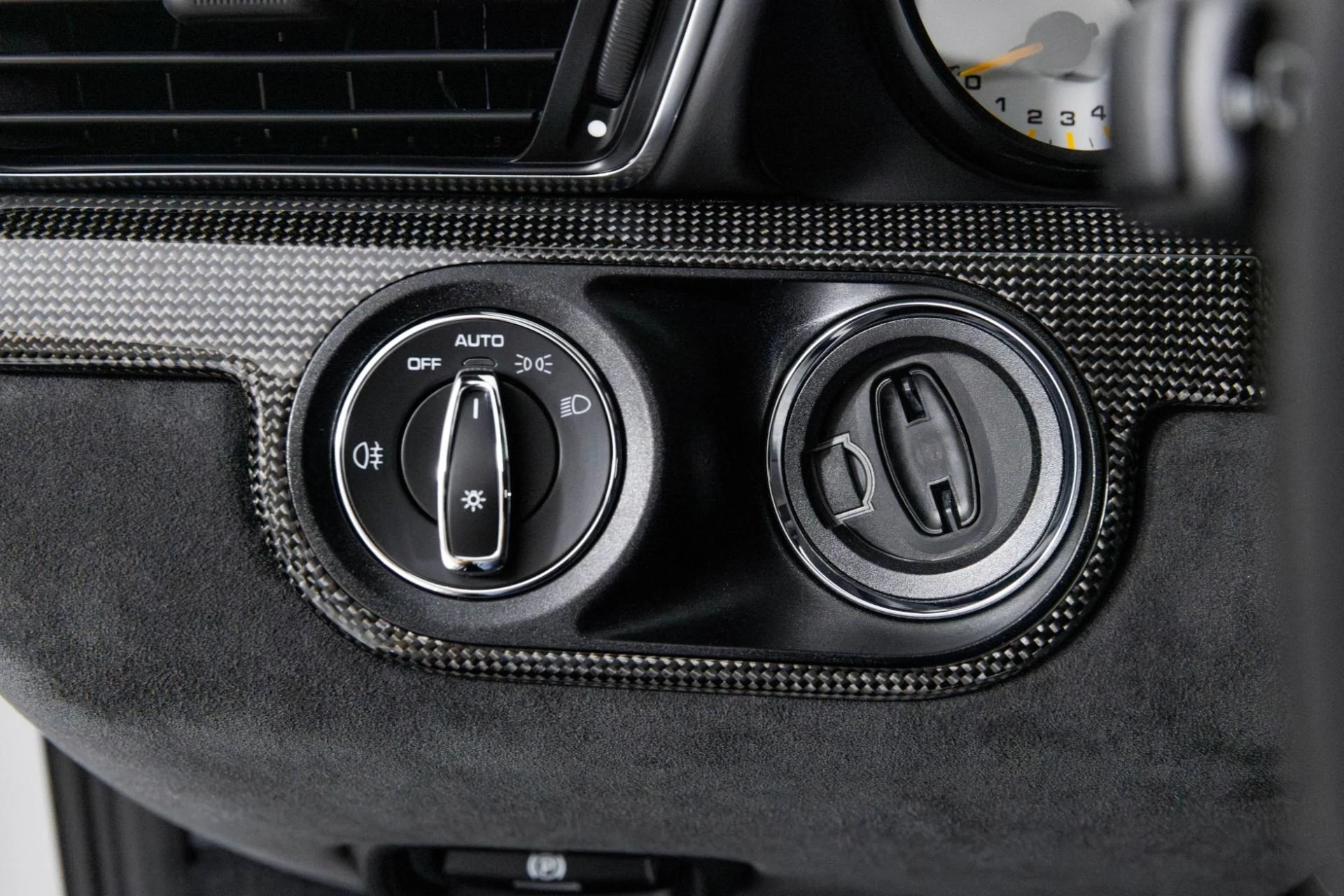 mph028_4170532709_Used_2018_Porsche_911_GT_2_RS_1762386672_88ebad9996