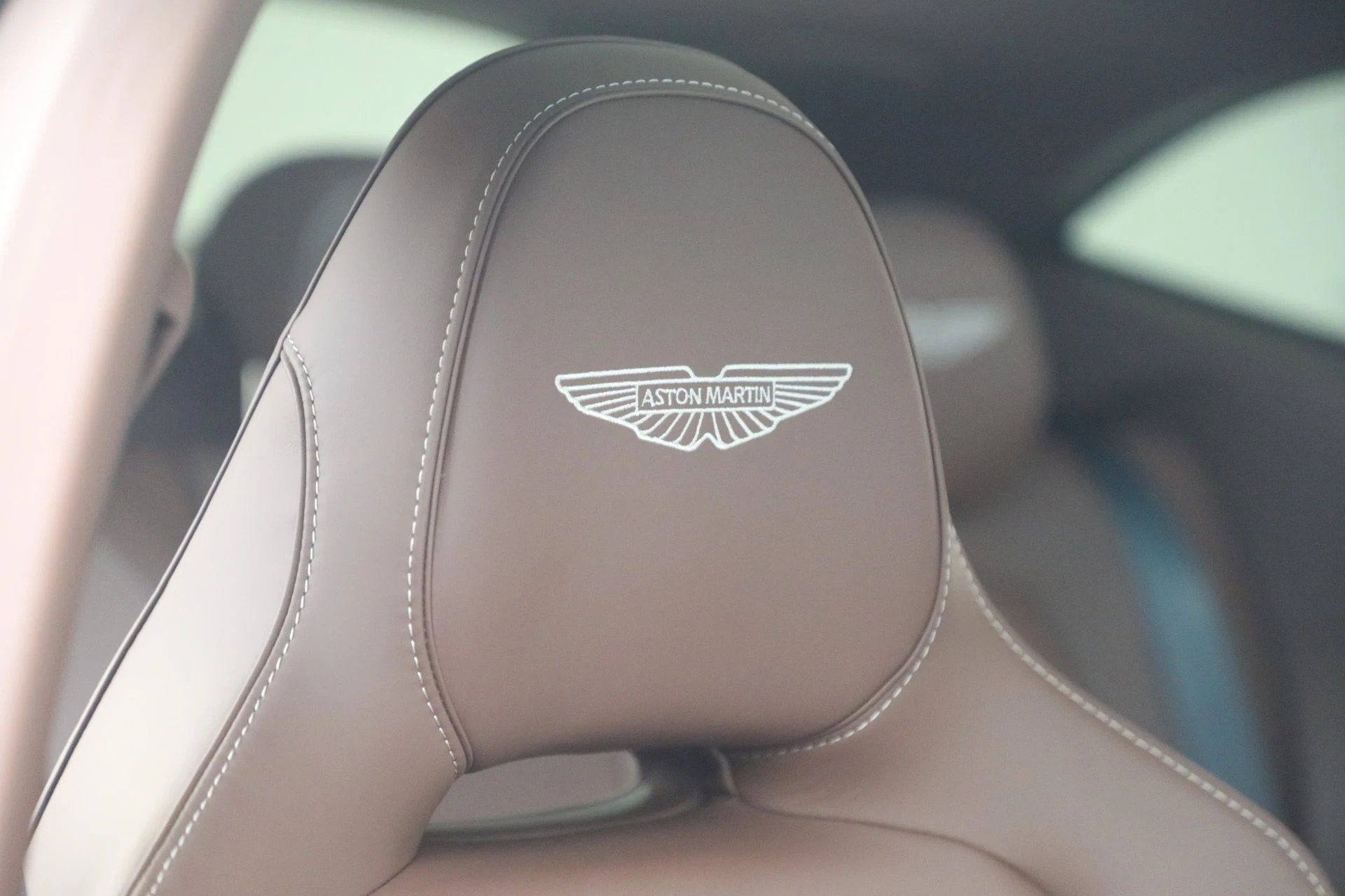 mph028_4170786991_Used_2026_Aston_Martin_DBX_707_1780931437_90ea6089f4