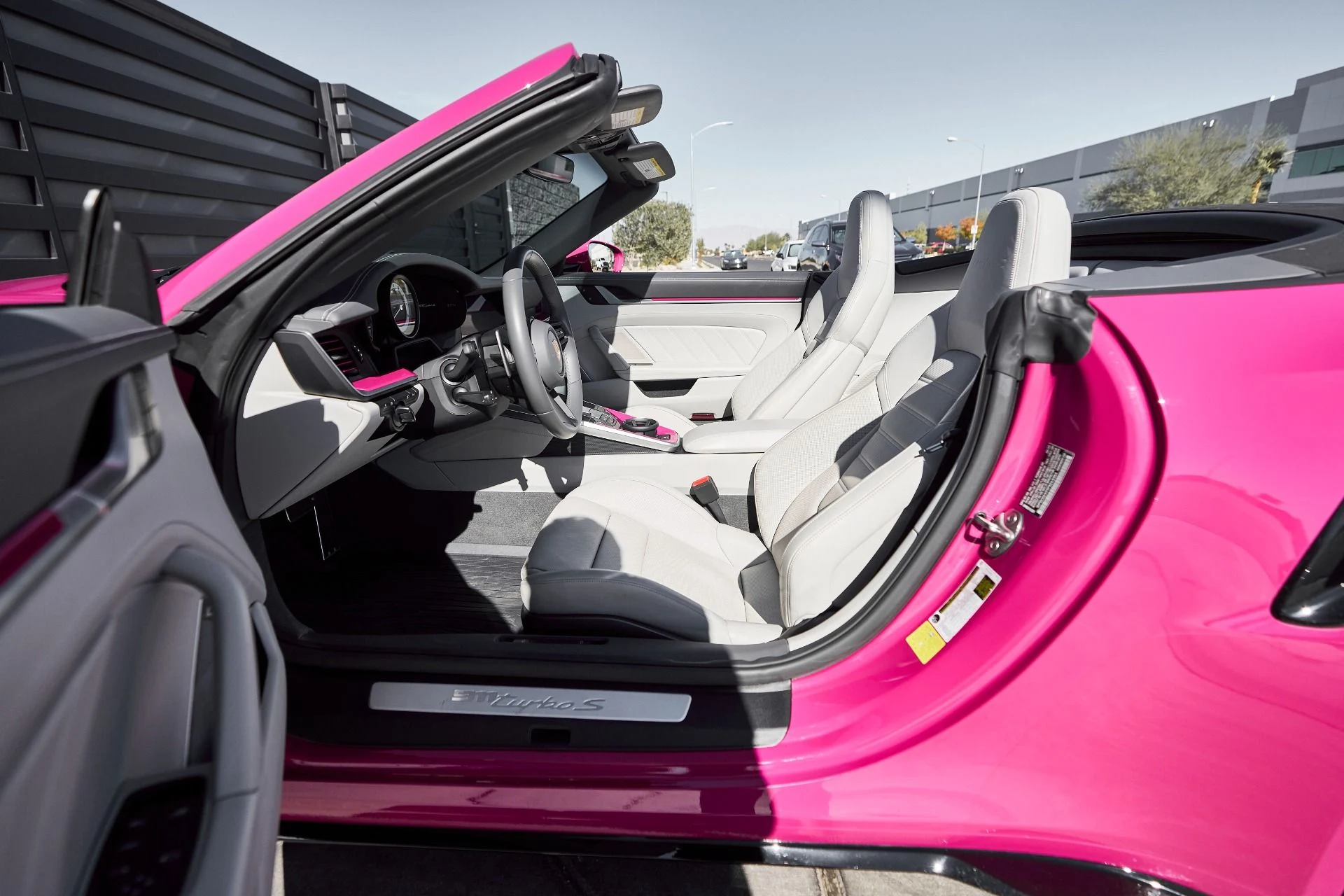 mph028_4177277462_Used_2023_Porsche_911_Turbo_1762568148_75a618a9bb