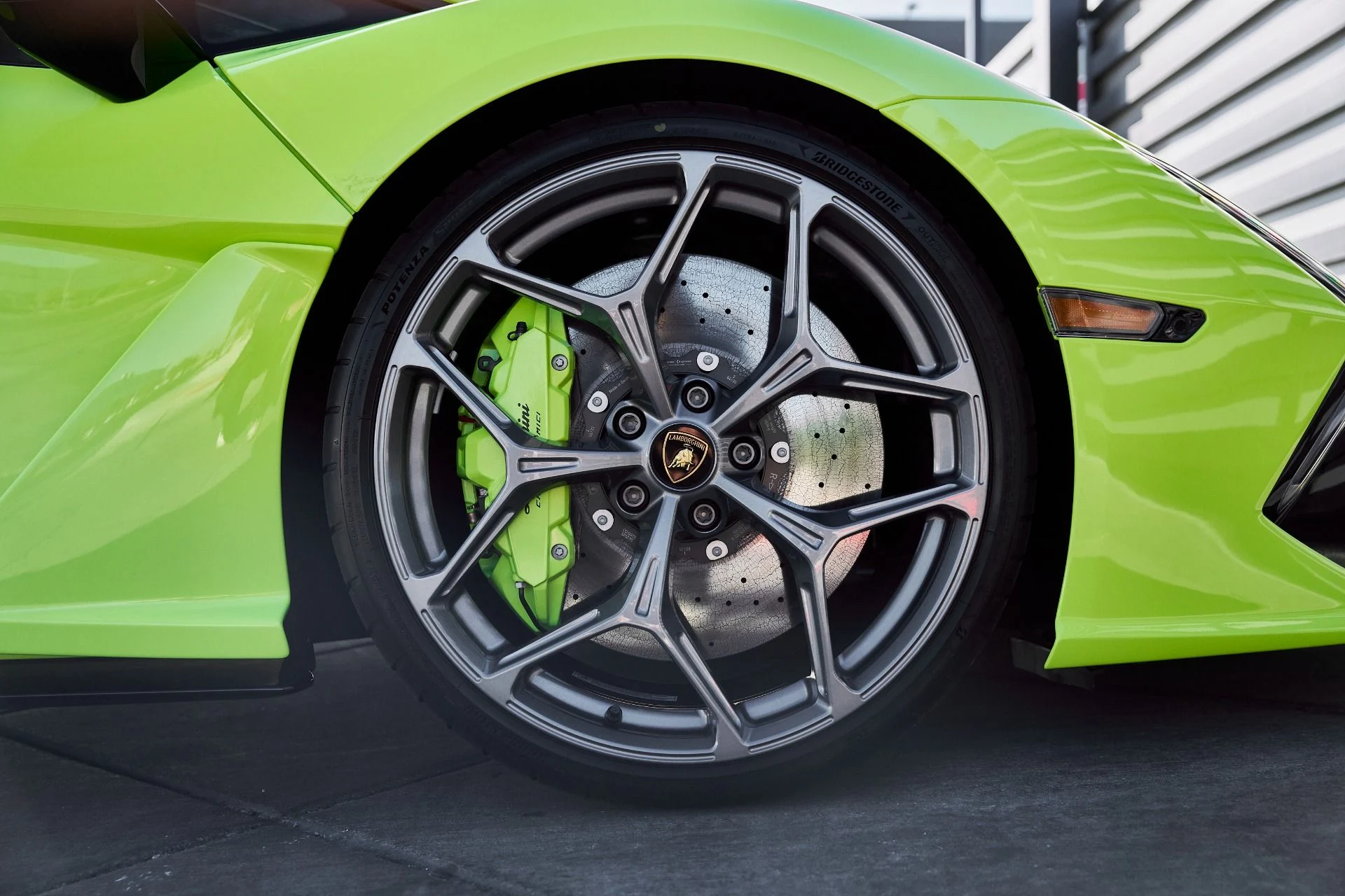 mph028_4192649563_Used_2025_Lamborghini_Revuelto_1769824562_395bbdfd75