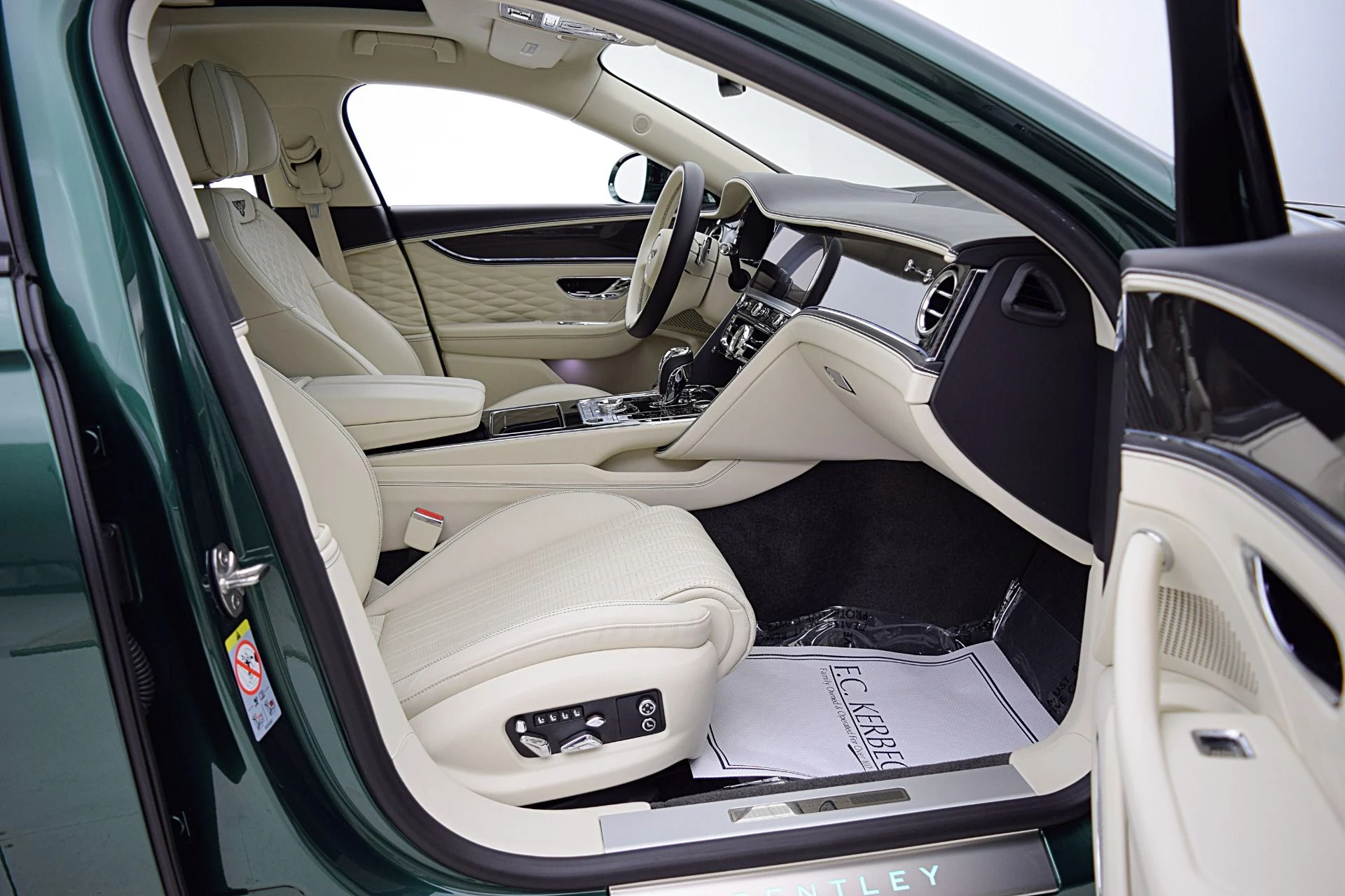 mph028_4202611175_Used_2022_Bentley_Flying_Spur_V8_3c63bbeb59