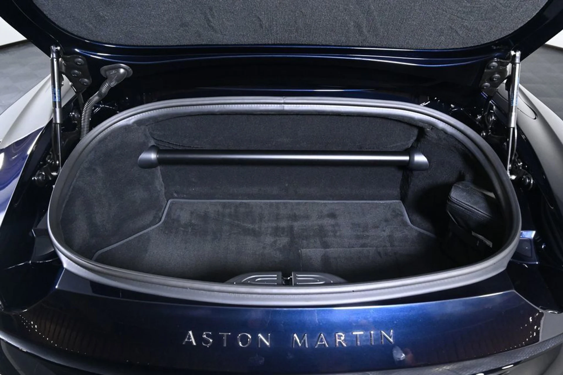 mph028_4209030598_new_2026_aston_martin_vantage_sroadster_11350_23021666_29_1024_9cd8f05f44