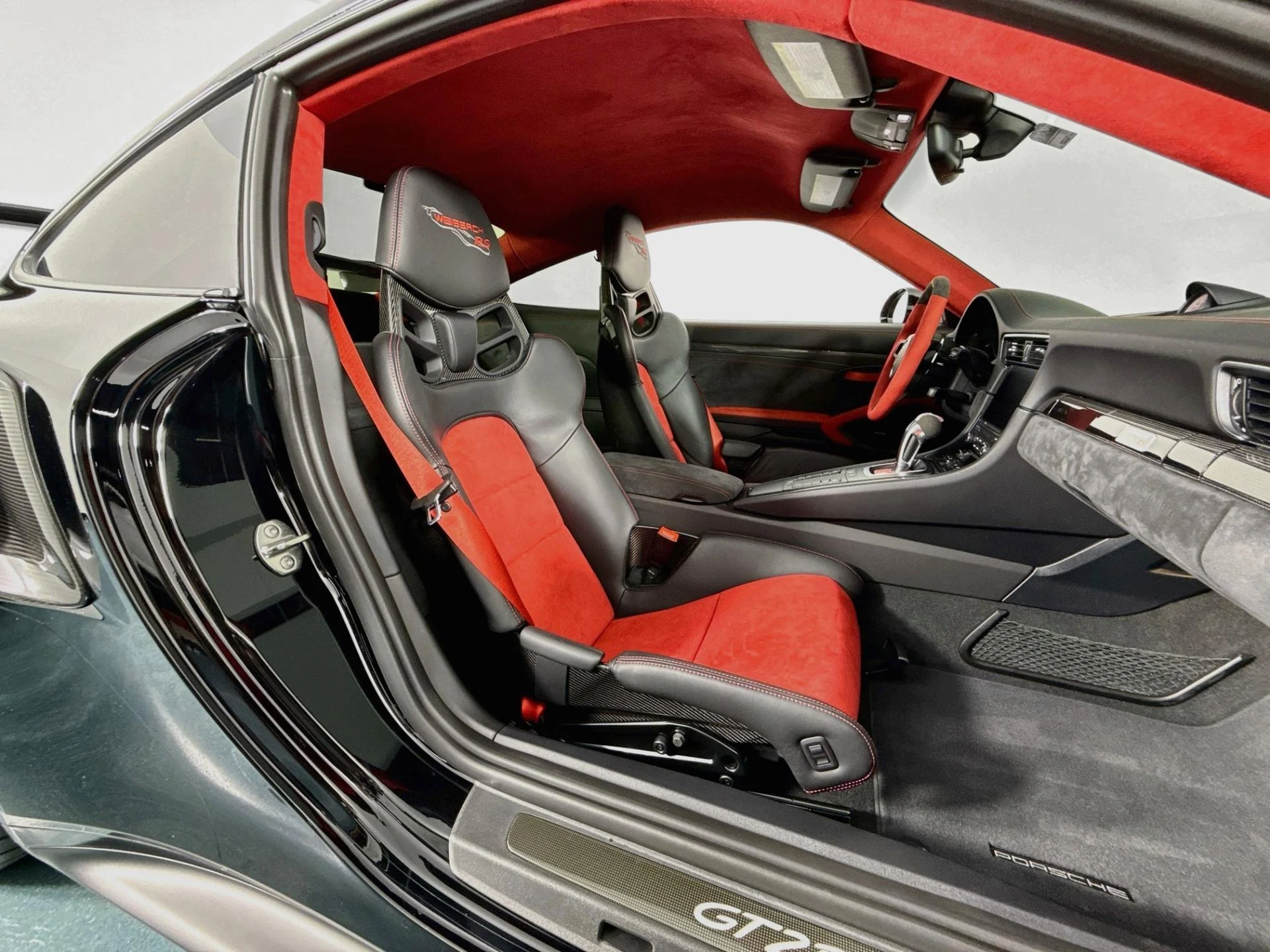 mph028_4210531950_Used_2018_Porsche_911_GT_2_RS_1785886162_f3dd1c54fe