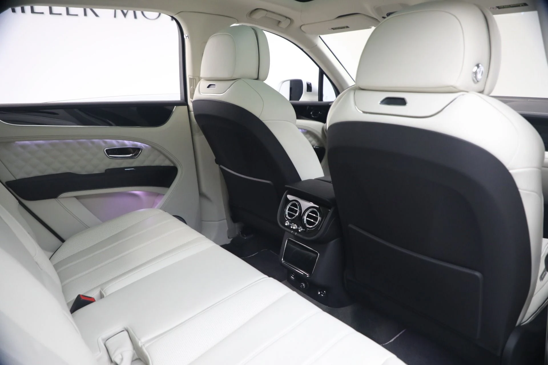 mph028_421508394_Used_2022_Bentley_Bentayga_V8_1777753010_18d4c69557