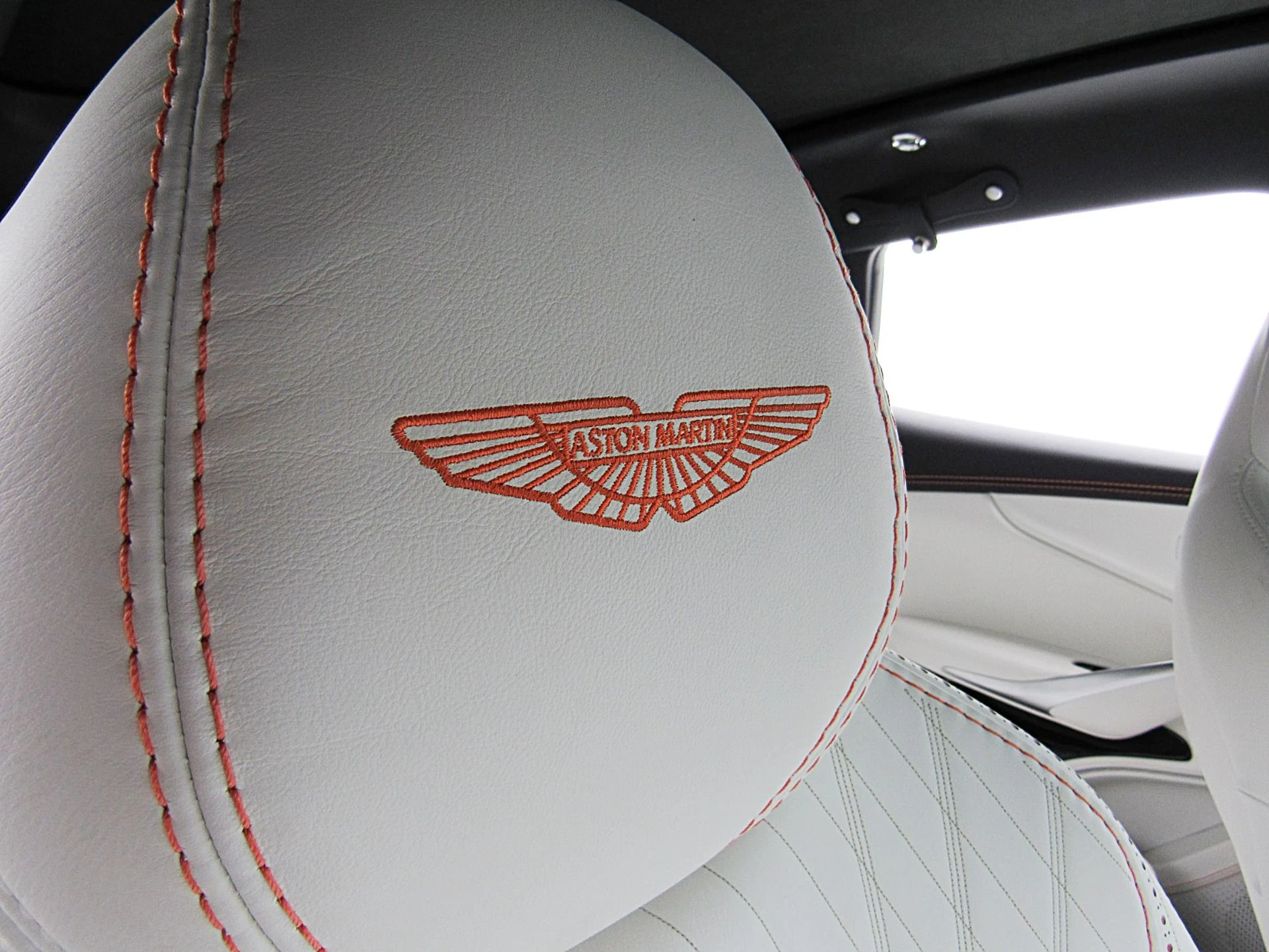 mph028_4215768403_Used_2023_Aston_Martin_DBX_707_89746c6099