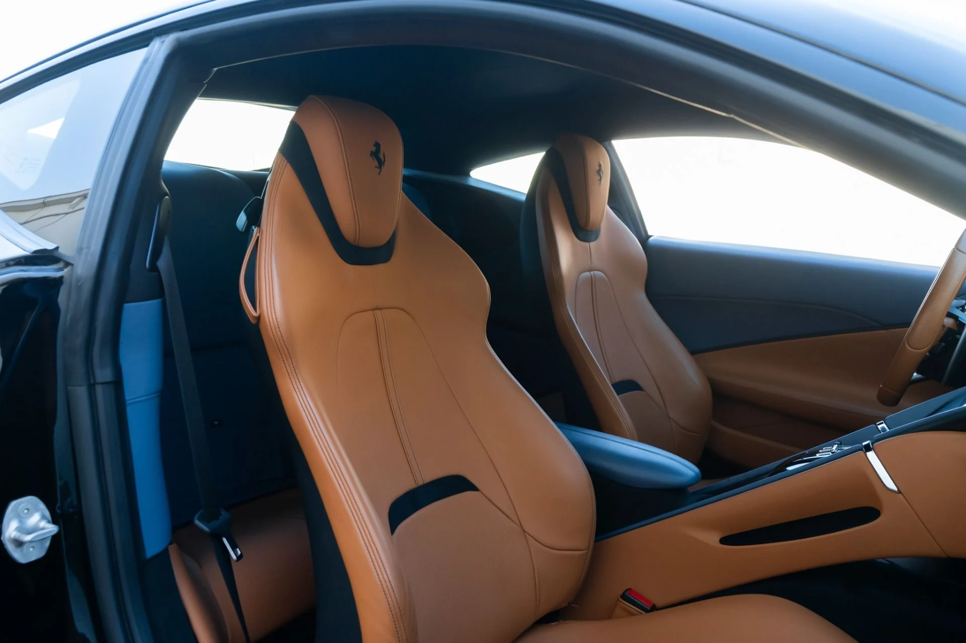 mph028_422553197_Used_2022_Ferrari_Roma_1764112587_0f31889bea