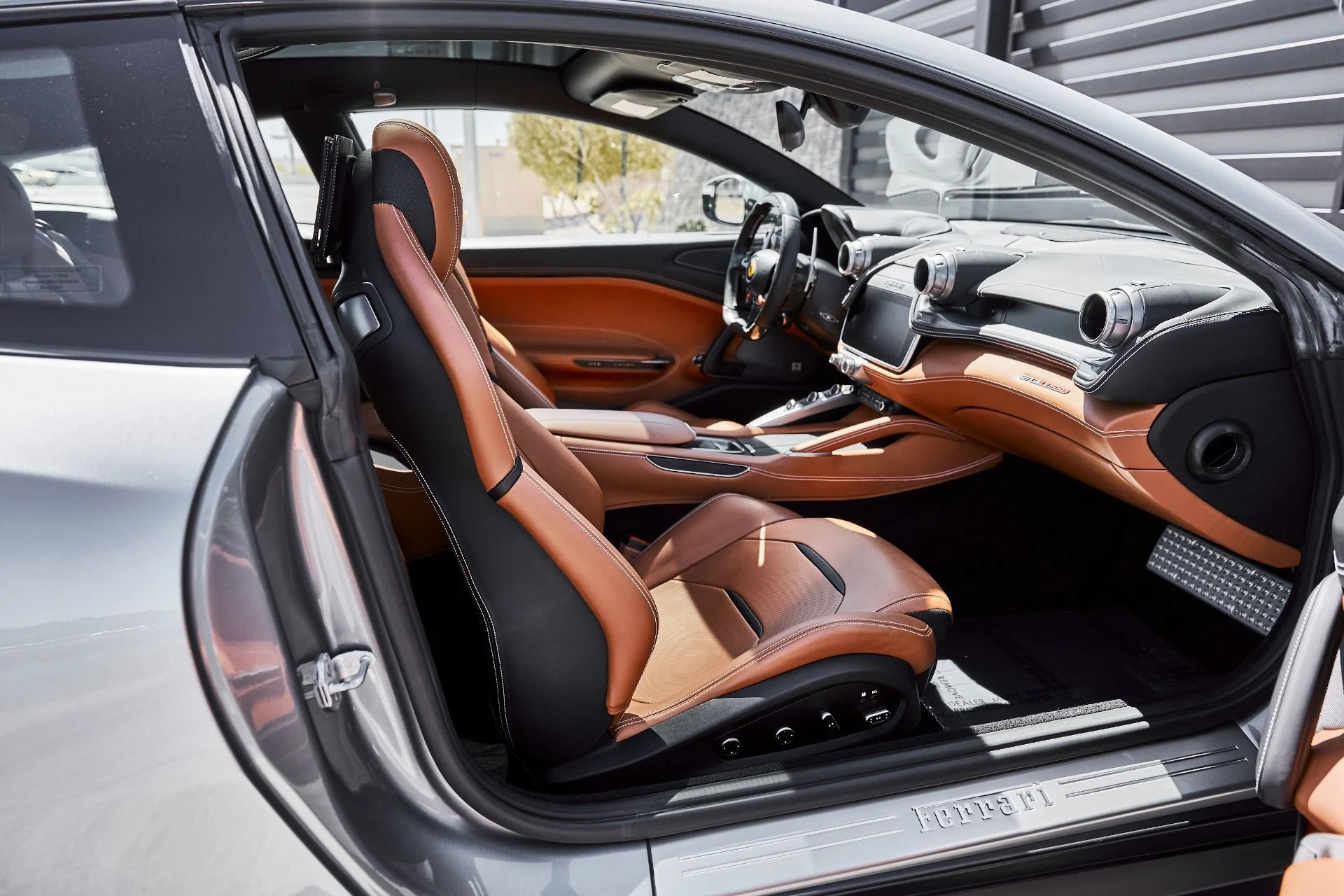 mph028_4225846448_Used_2018_Ferrari_GTC_4_Lusso_V12_1775612034_8ee55f4589