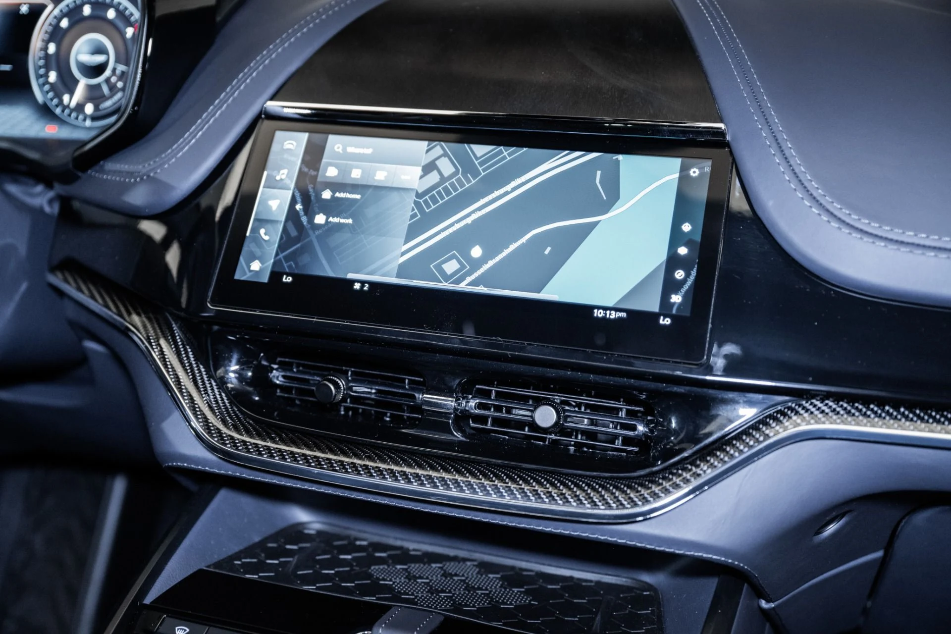 mph028_4250535535_Used_2025_Aston_Martin_DBX_707_1754709382_e6e80d3732