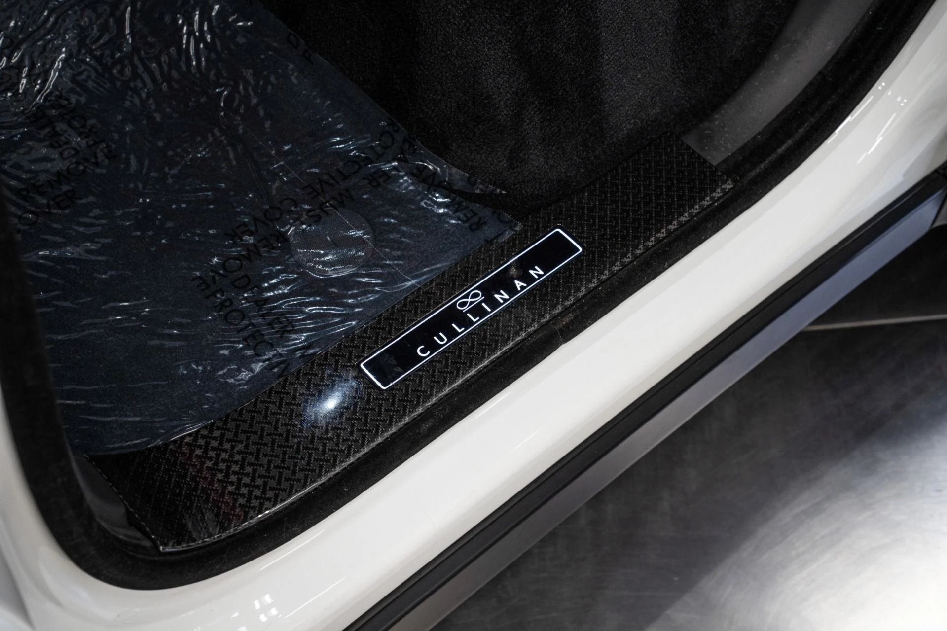 mph028_4263984435_Used_2023_Rolls_Royce_Cullinan_Black_Badge_Two_Tone_Interior_Starlight_Headliner_1762810213_5ee4803250